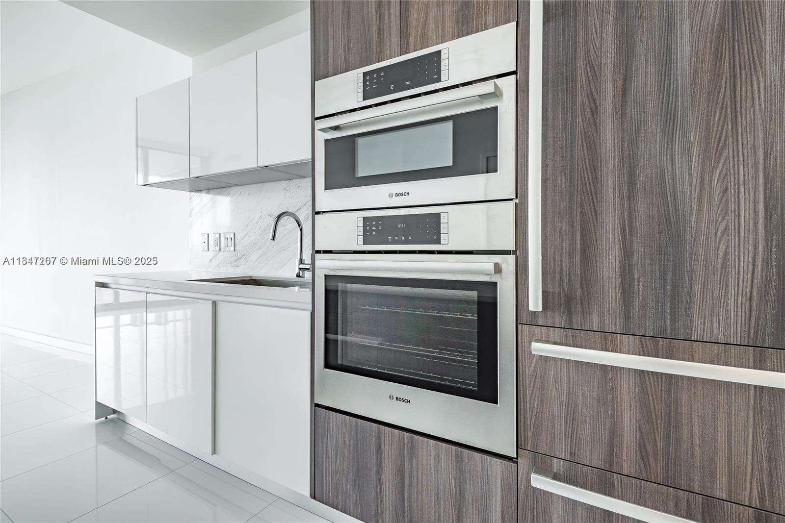 Paramount Miami Worldcenter at 851 1 Ave, Miami, FL 33132 - For Sale photo 4