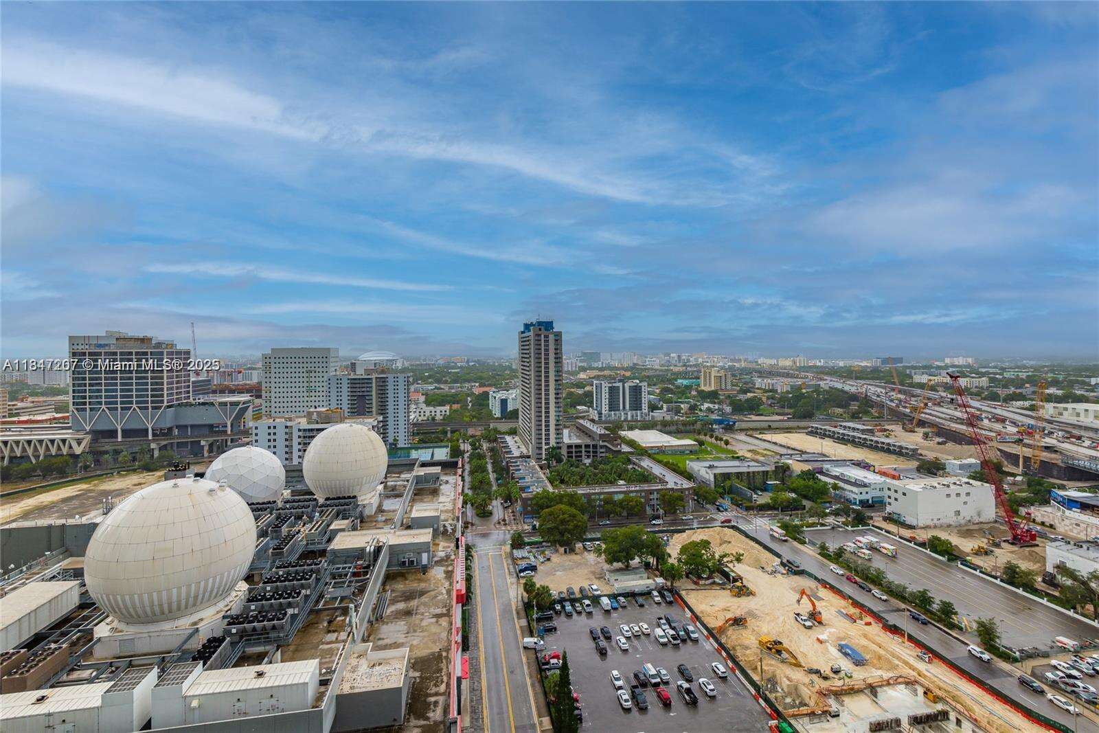 Paramount Miami Worldcenter at 851 1 Ave, Miami, FL 33132 - For Sale photo 37