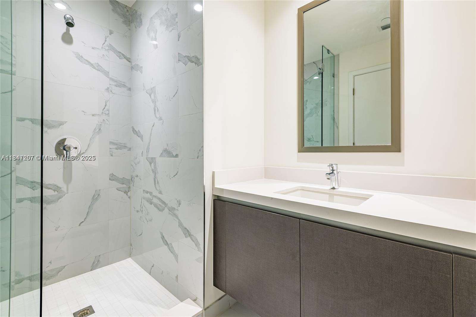 Paramount Miami Worldcenter at 851 1 Ave, Miami, FL 33132 - For Sale photo 9