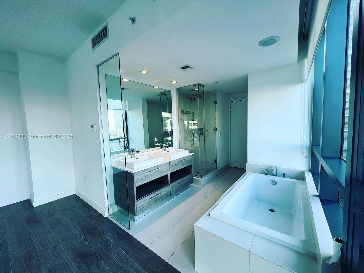 Paraiso Bay at 650 32 St, Miami, FL 33137 - For Sale photo 6