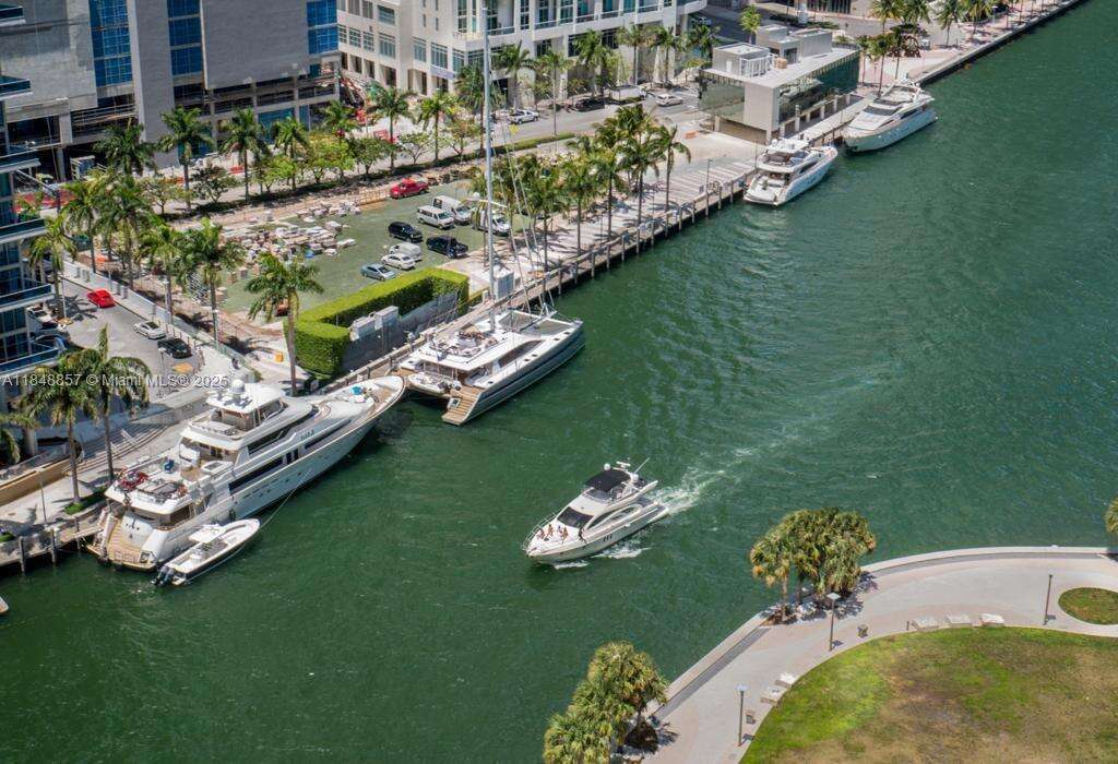 Icon Brickell 3 at 485 Brickell Ave, Miami, FL 33131 - For Sale photo 1
