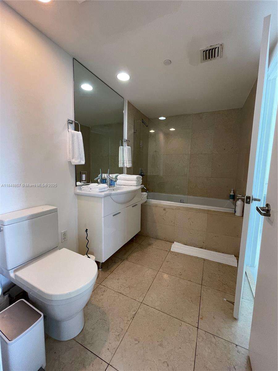 Icon Brickell 3 at 485 Brickell Ave, Miami, FL 33131 - For Sale photo 14