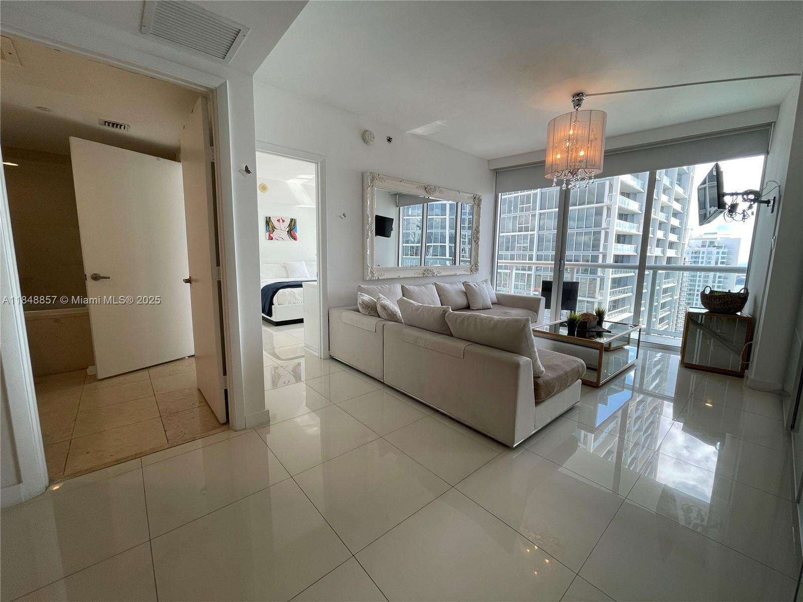 Icon Brickell 3 at 485 Brickell Ave, Miami, FL 33131 - For Sale photo 4