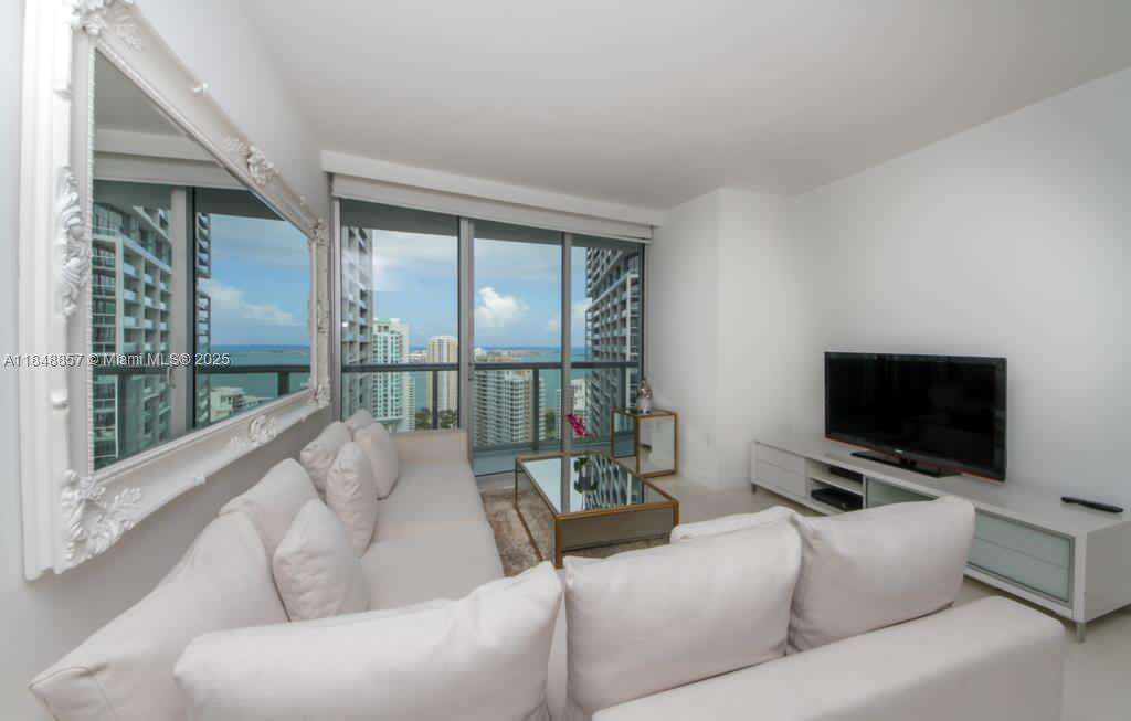 Icon Brickell 3 at 485 Brickell Ave, Miami, FL 33131 - For Sale photo 5