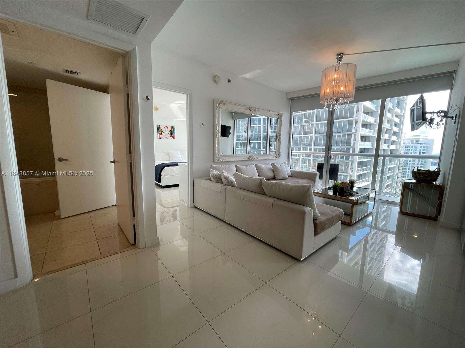 Icon Brickell 3 at 485 Brickell Ave, Miami, FL 33131 - For Sale photo 6