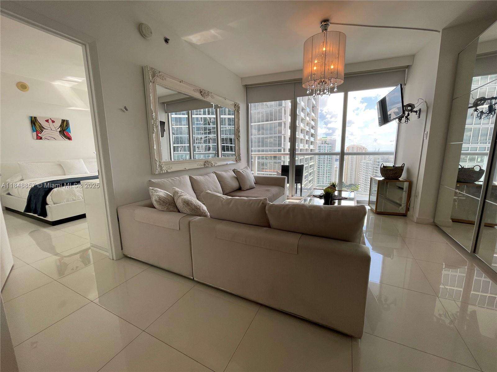Icon Brickell 3 at 485 Brickell Ave, Miami, FL 33131 - For Sale photo 7