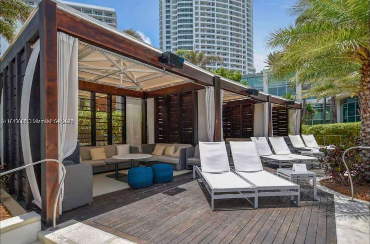 Fontainebleau 3 at 4391 Collins Ave, Miami Beach, FL 33140 - For Sale photo 11