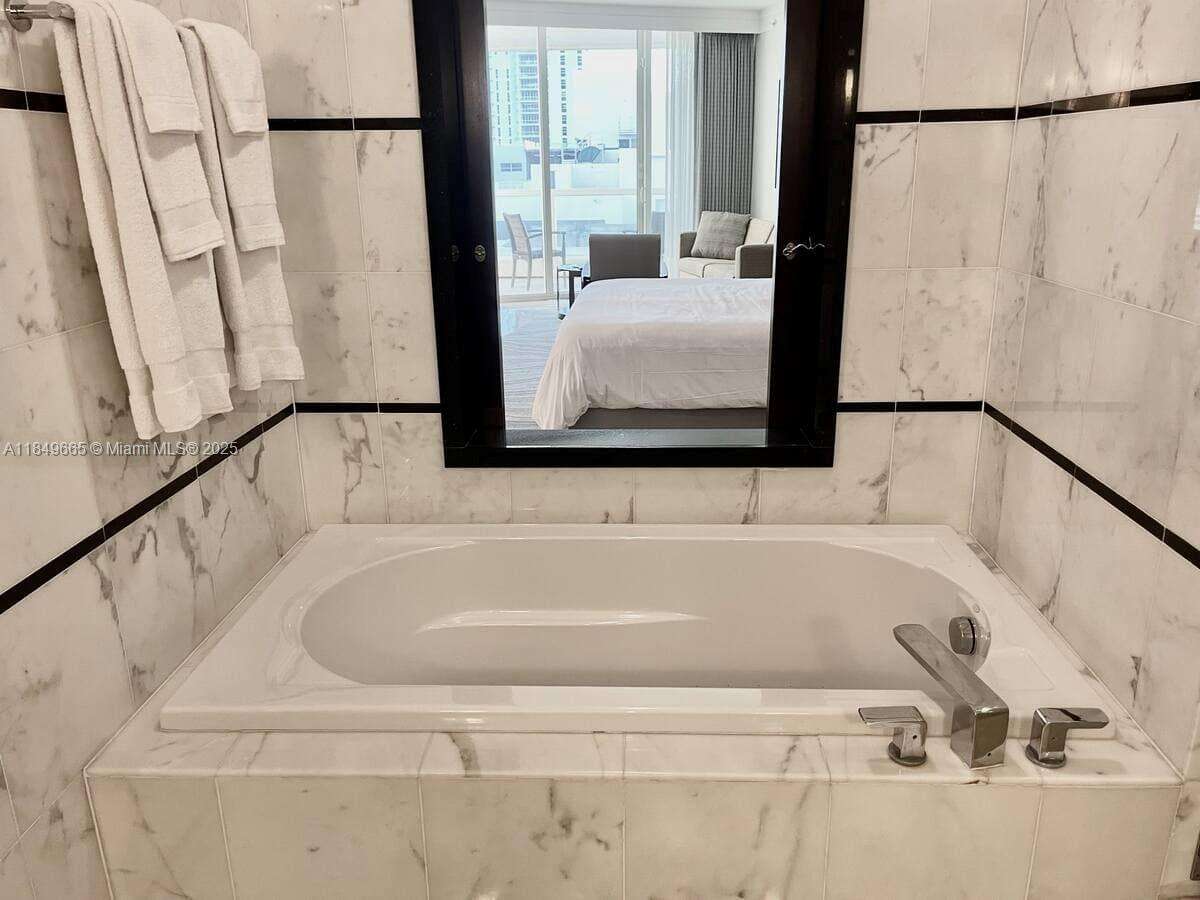 Fontainebleau 3 at 4391 Collins Ave, Miami Beach, FL 33140 - For Sale photo 4