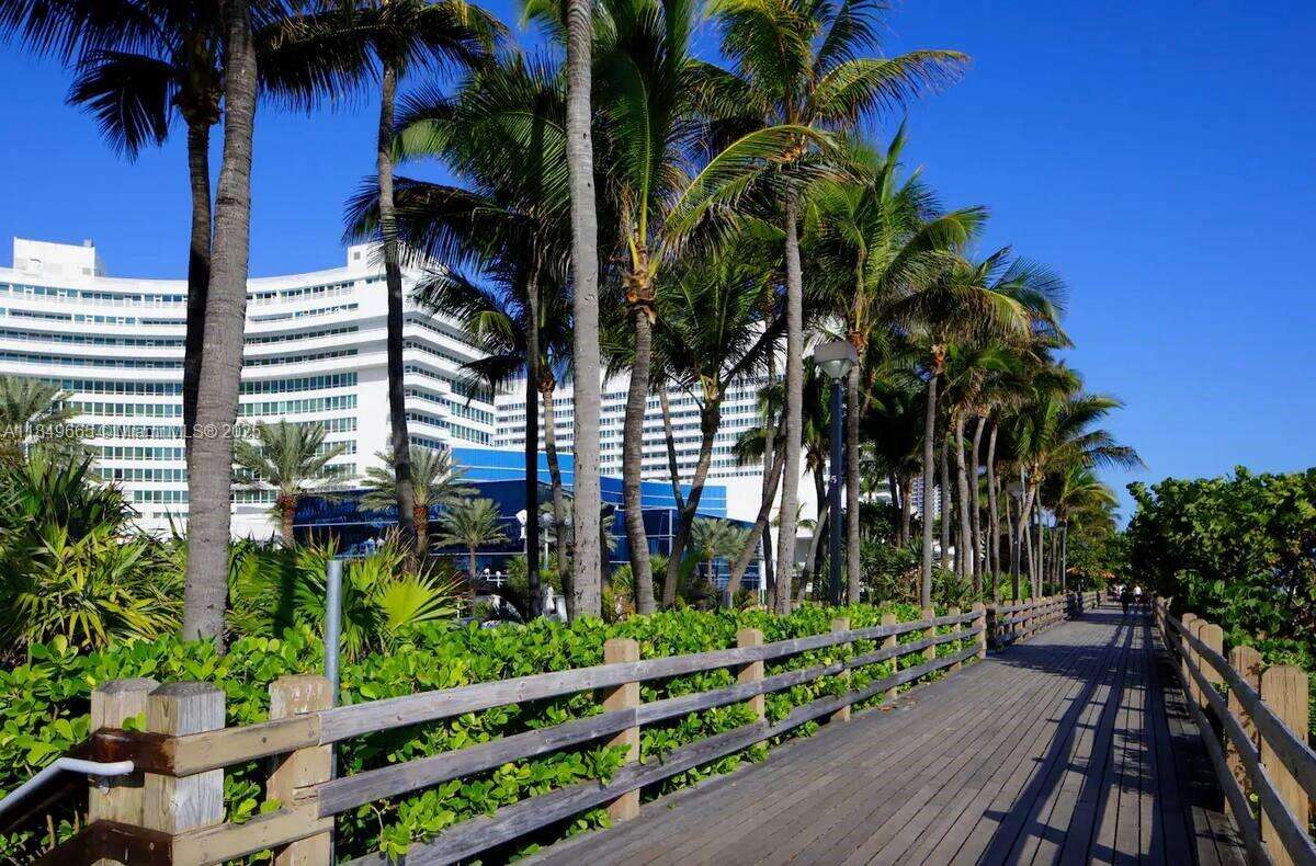 Fontainebleau 3 at 4391 Collins Ave, Miami Beach, FL 33140 - For Sale photo 10