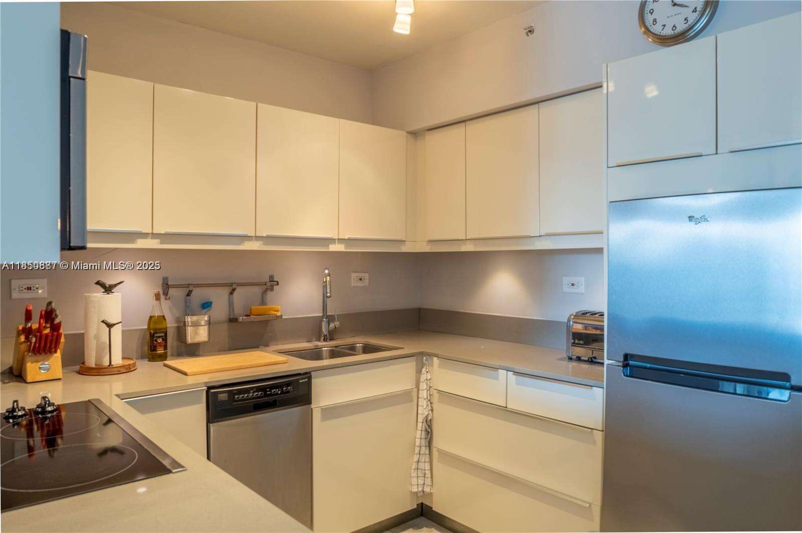 Flamingo South Beach at 1500 Bay Rd, Miami Beach, FL 33139 - For Sale photo 5