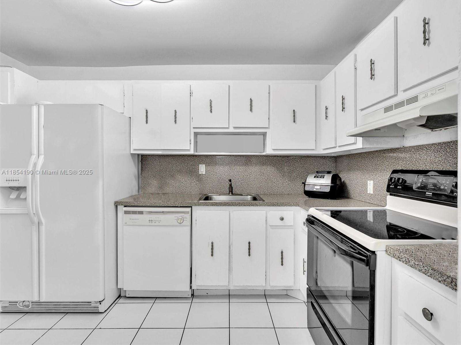 Arlen House at 100 Bayview Dr, Sunny Isles Beach, FL 33160 - For Sale photo 8