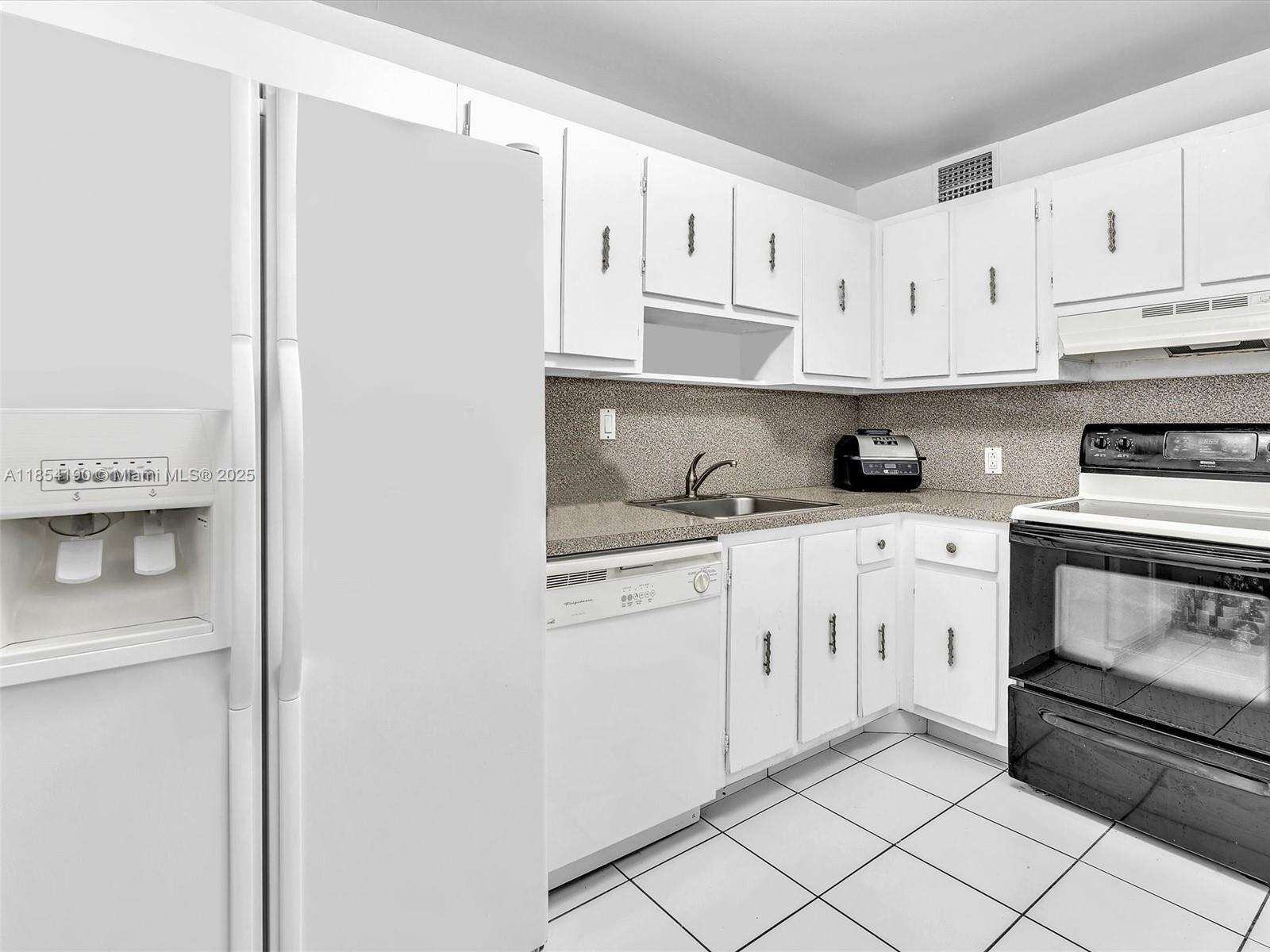 Arlen House at 100 Bayview Dr, Sunny Isles Beach, FL 33160 - For Sale photo 9