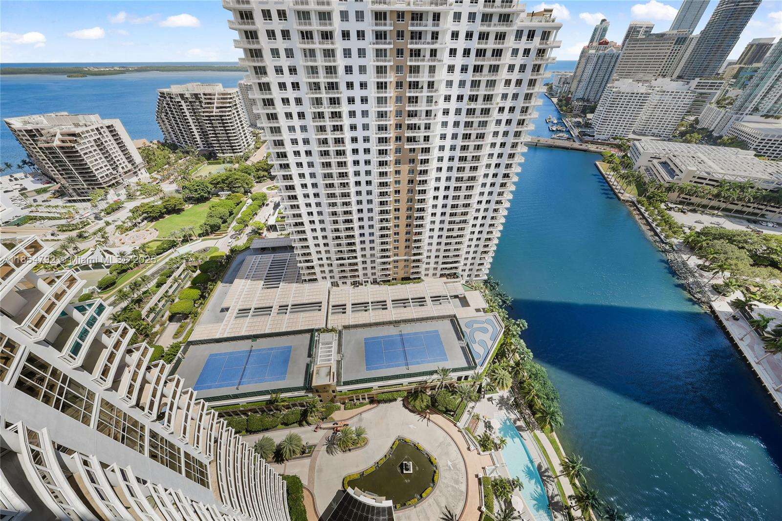 Carbonell at 901 Brickell Key Blvd, Miami, FL 33131 - For Sale photo 14