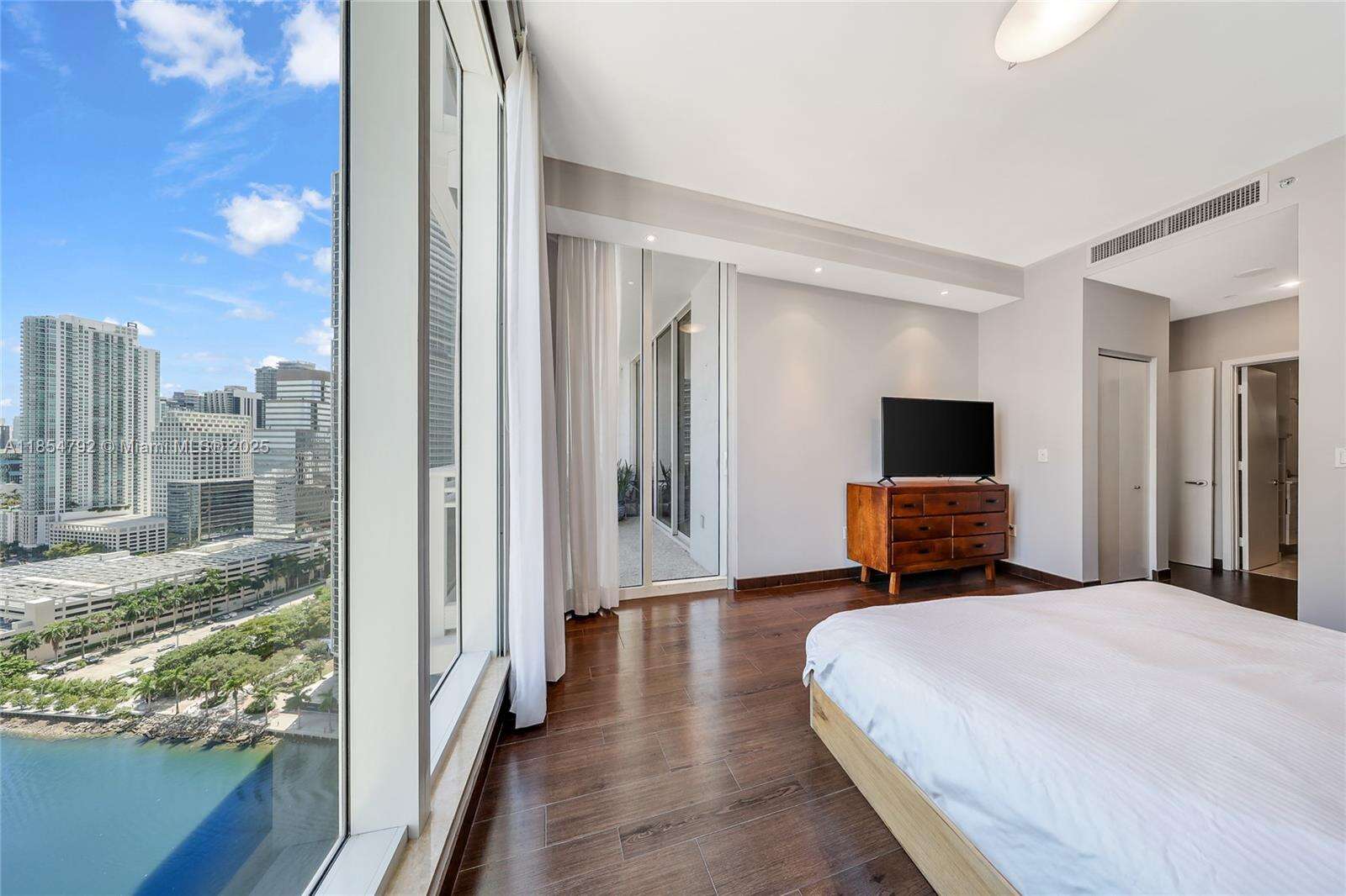 Carbonell at 901 Brickell Key Blvd, Miami, FL 33131 - For Sale photo 8