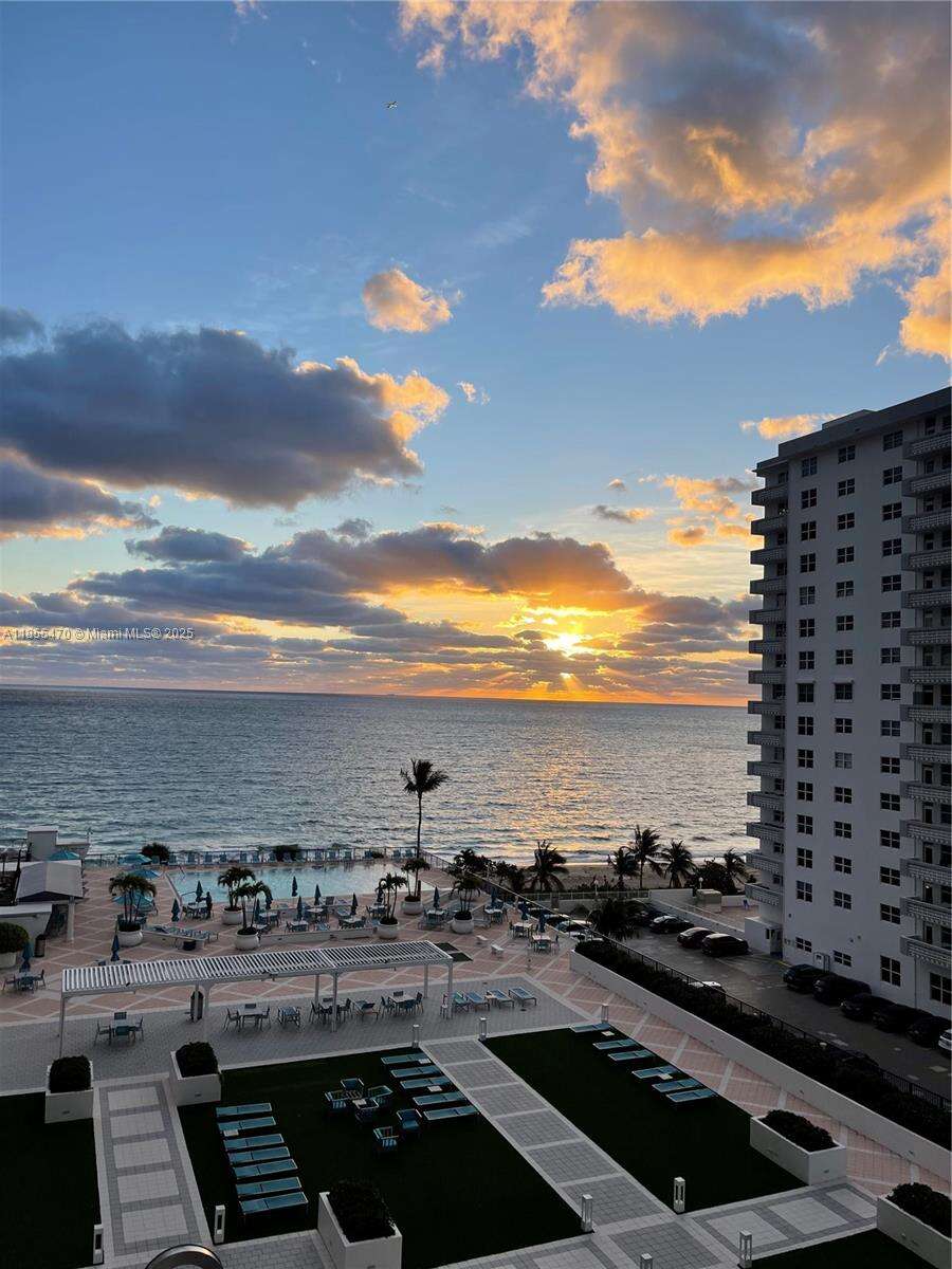 Plaza South Condos for Sale & Rent | Picture 1