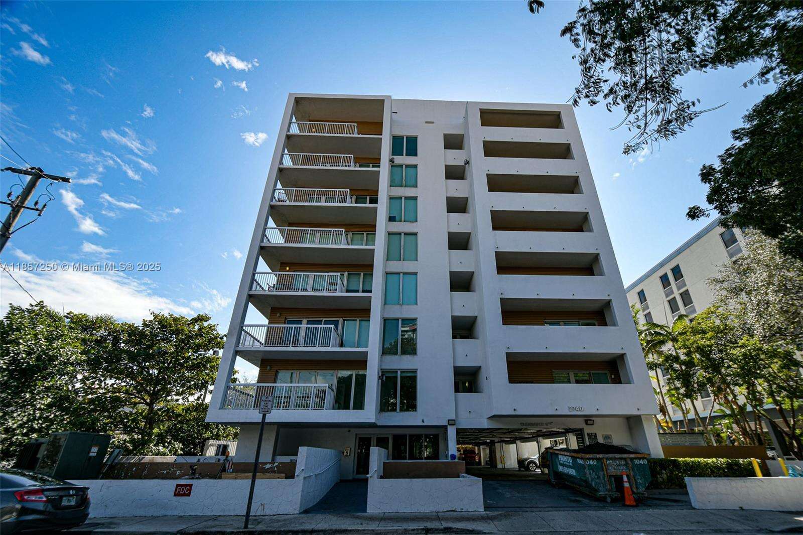 Villaggio In The Grove Tower Residences Condos for Sale & Rent | Picture 1