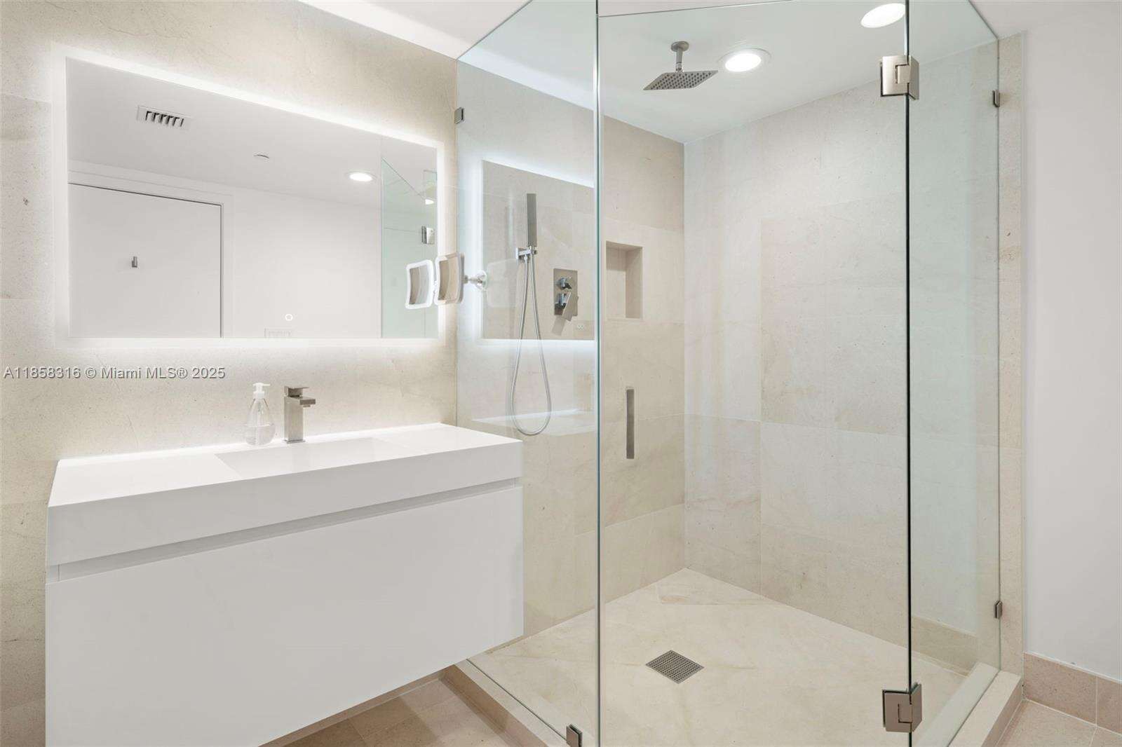 Central Carillon at 6801 Collins Ave, Miami Beach, FL 33141 - For Sale photo 15