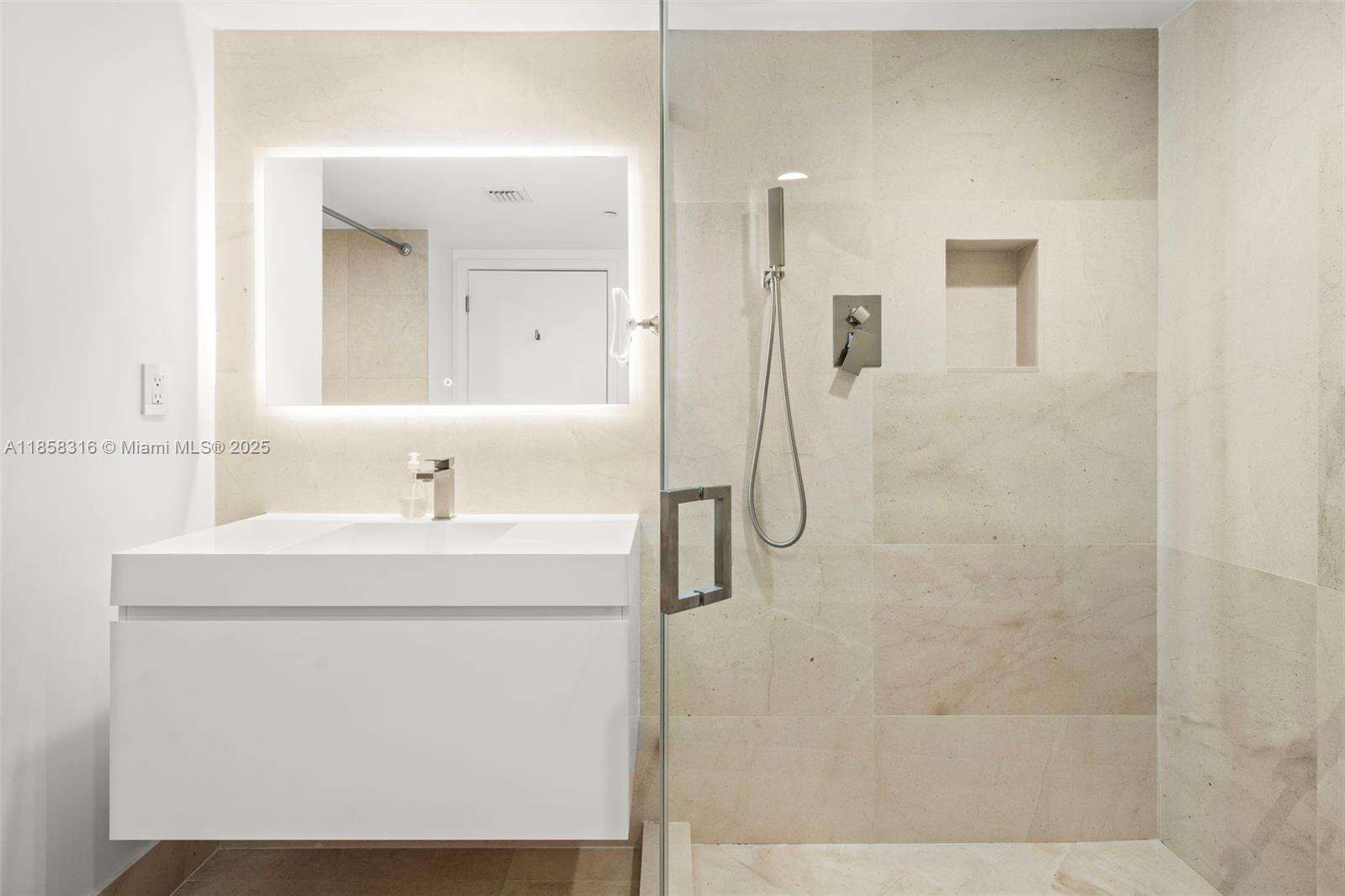 Central Carillon at 6801 Collins Ave, Miami Beach, FL 33141 - For Sale photo 17