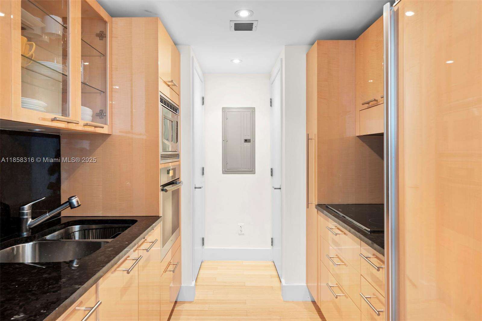 Central Carillon at 6801 Collins Ave, Miami Beach, FL 33141 - For Sale photo 7