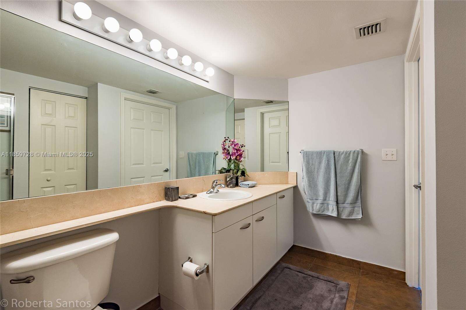 2080 Ocean Dr, Hallandale Beach, FL 33009 - For Sale photo 23