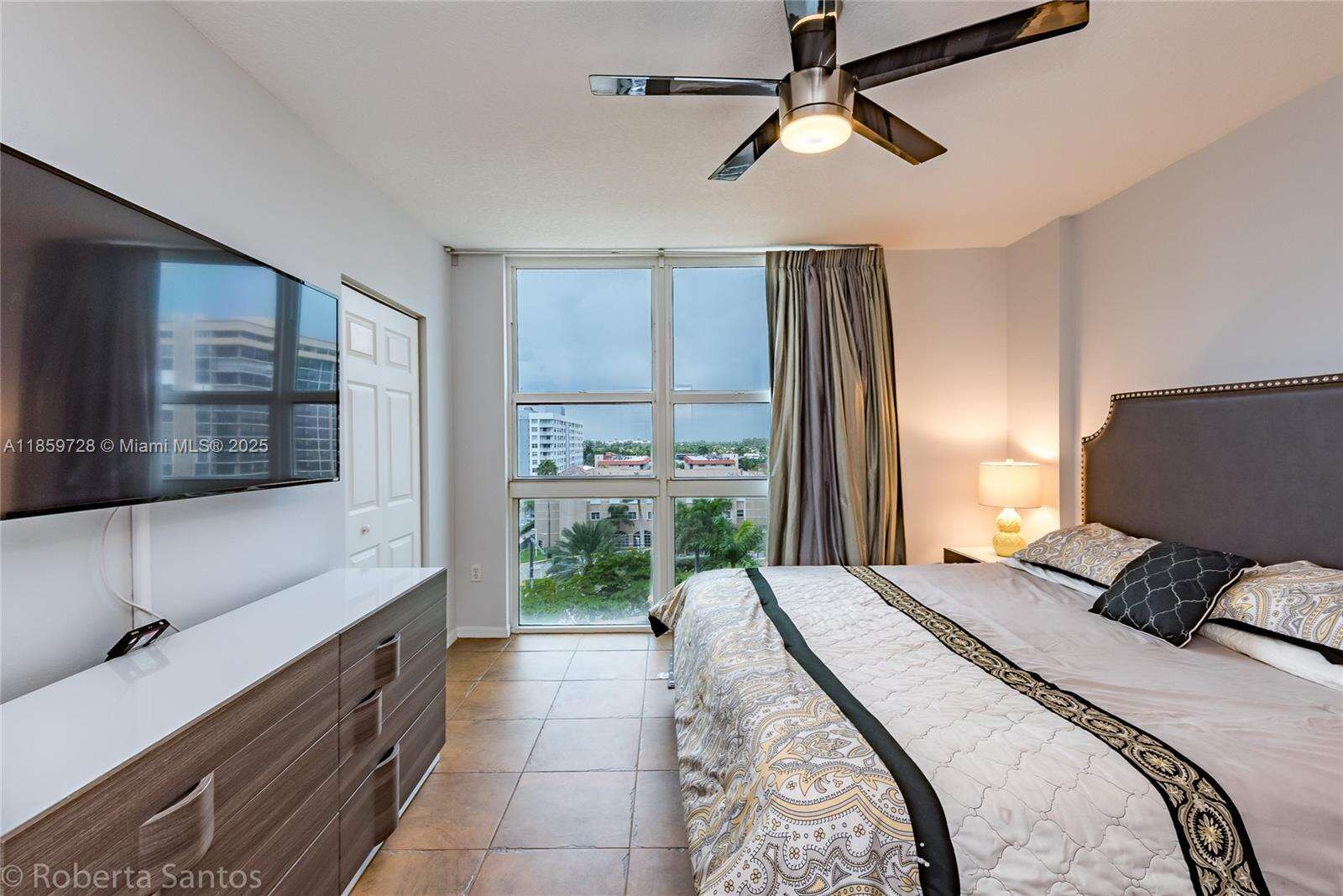 2080 Ocean Dr, Hallandale Beach, FL 33009 - For Sale photo 25