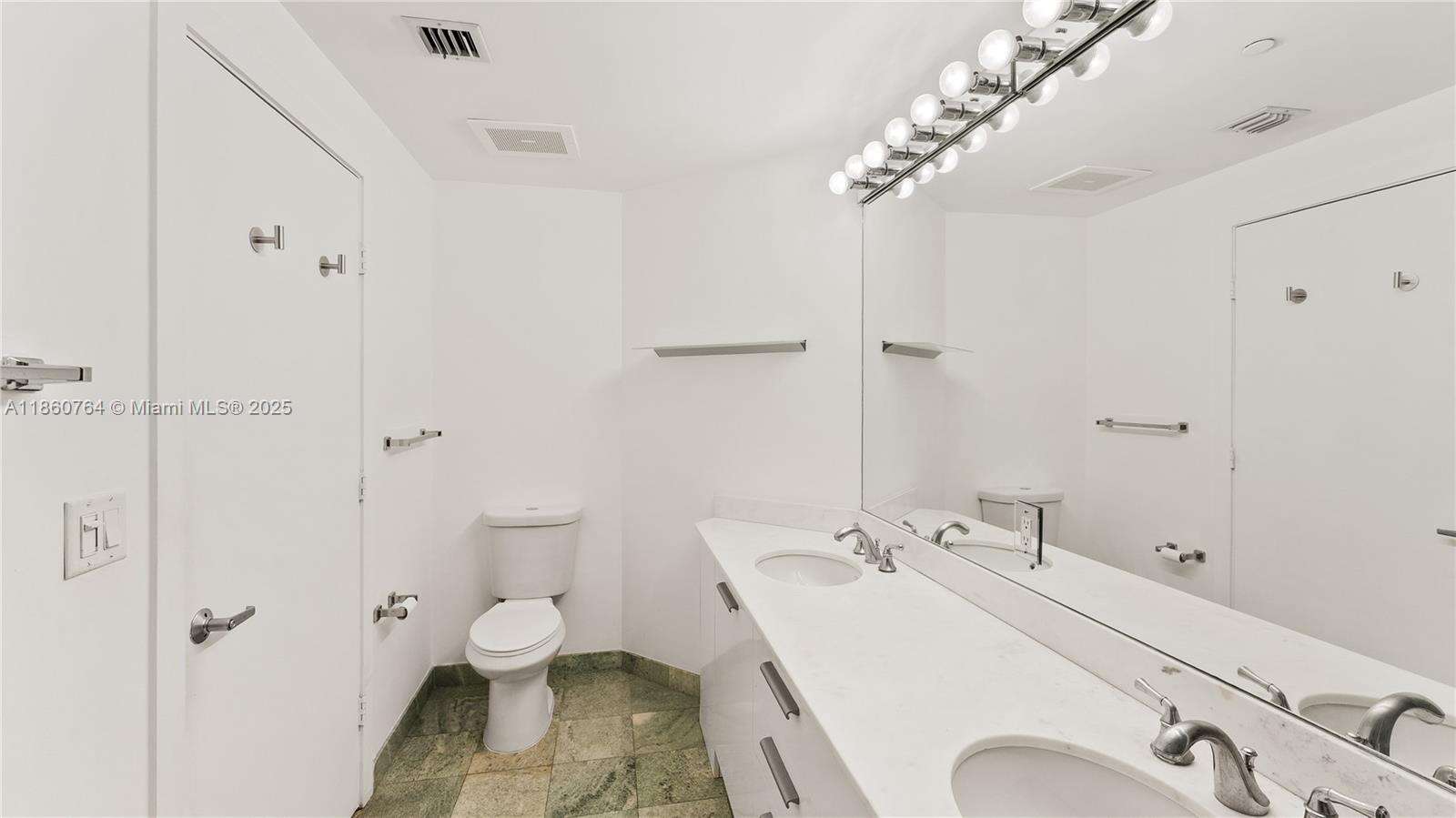 1060 Brickell at 1050 Brickell Ave, Miami, FL 33131 - For Sale photo 12