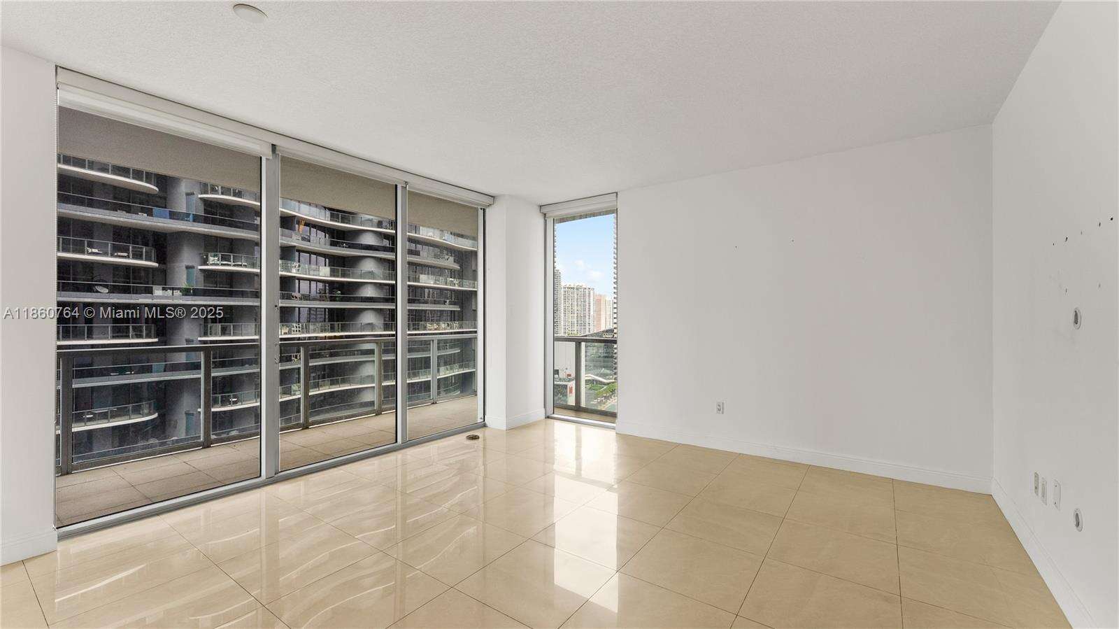 1060 Brickell at 1050 Brickell Ave, Miami, FL 33131 - For Sale photo 4