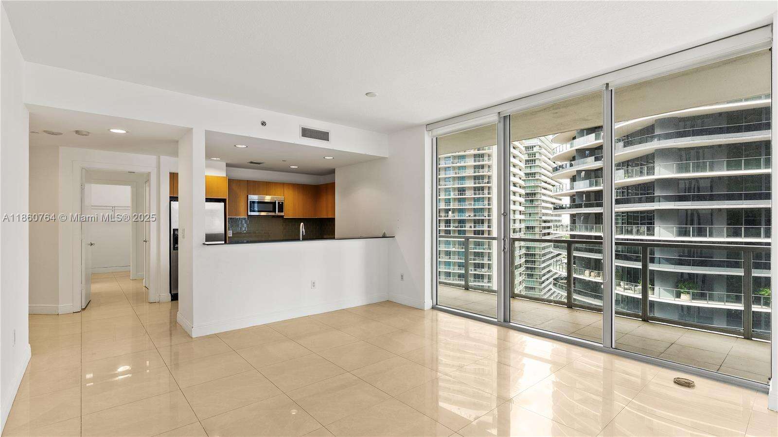 1060 Brickell at 1050 Brickell Ave, Miami, FL 33131 - For Sale photo 5
