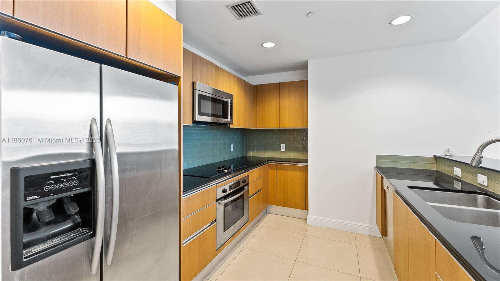 1060 Brickell at 1050 Brickell Ave, Miami, FL 33131 - For Sale photo 6