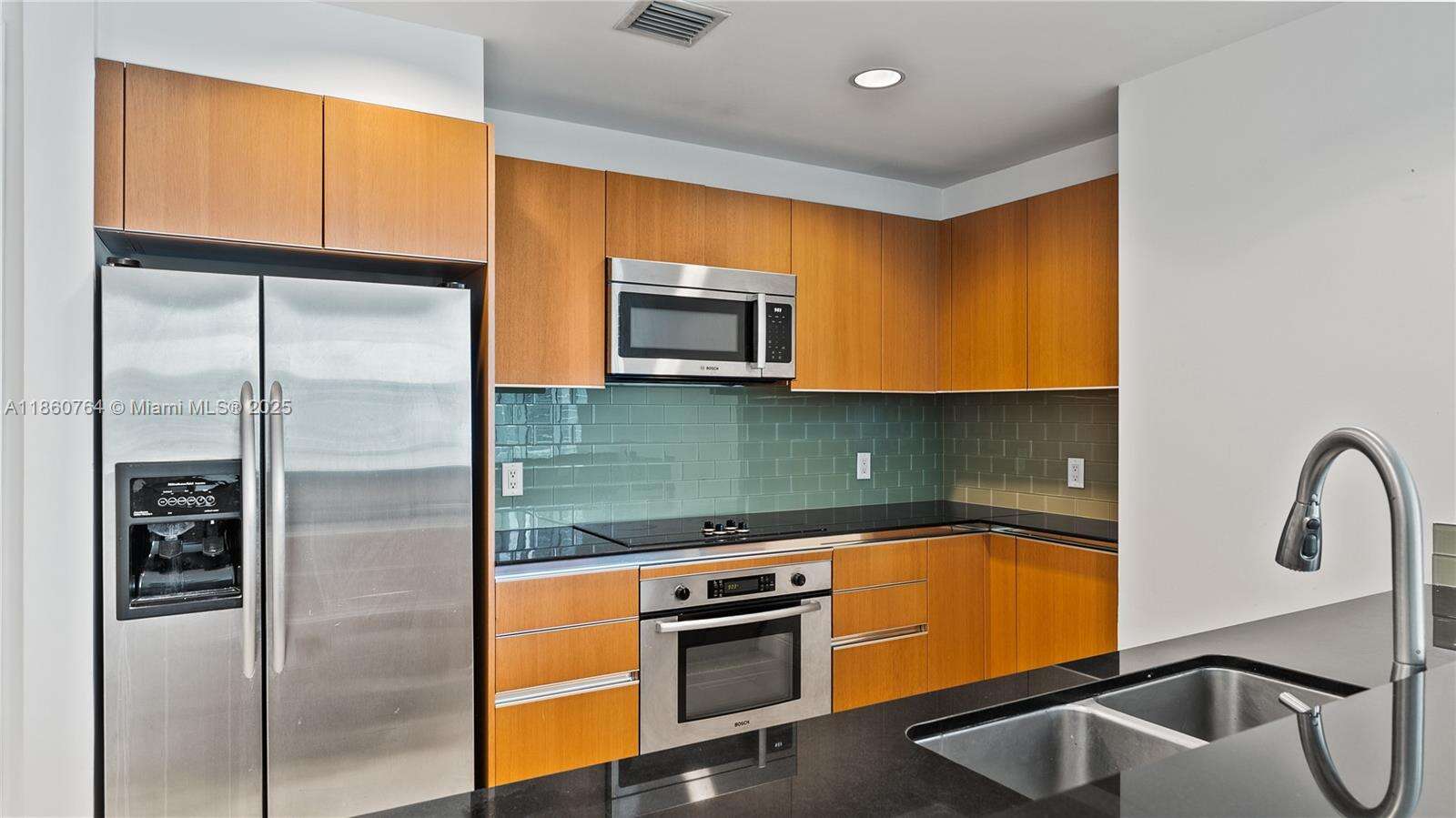 1060 Brickell at 1050 Brickell Ave, Miami, FL 33131 - For Sale photo 7