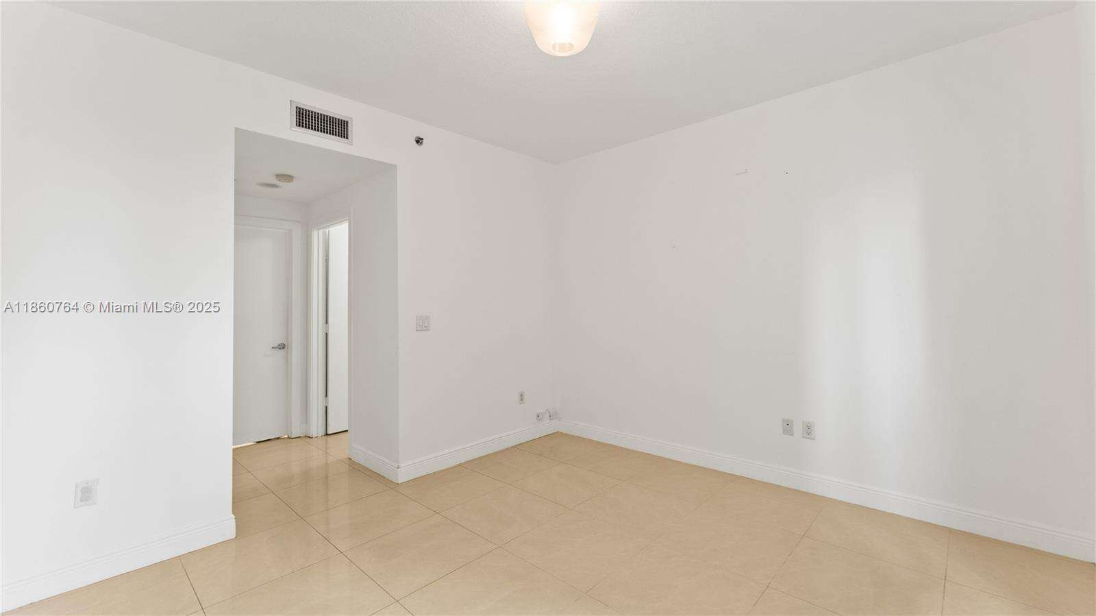 1060 Brickell at 1050 Brickell Ave, Miami, FL 33131 - For Sale photo 10