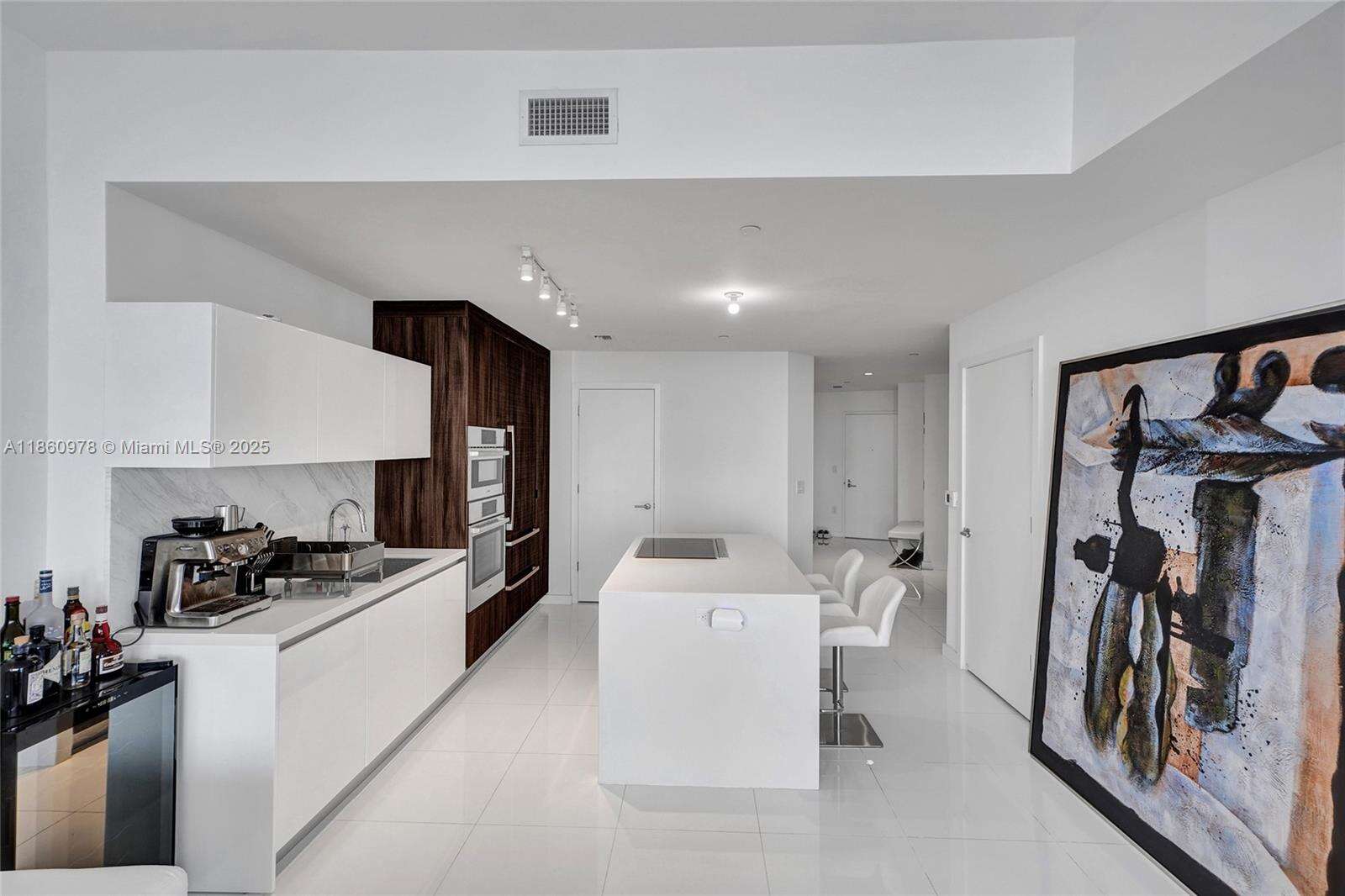 Paramount Miami Worldcenter at 851 1 Ave, Miami, FL 33132 - For Sale photo 11