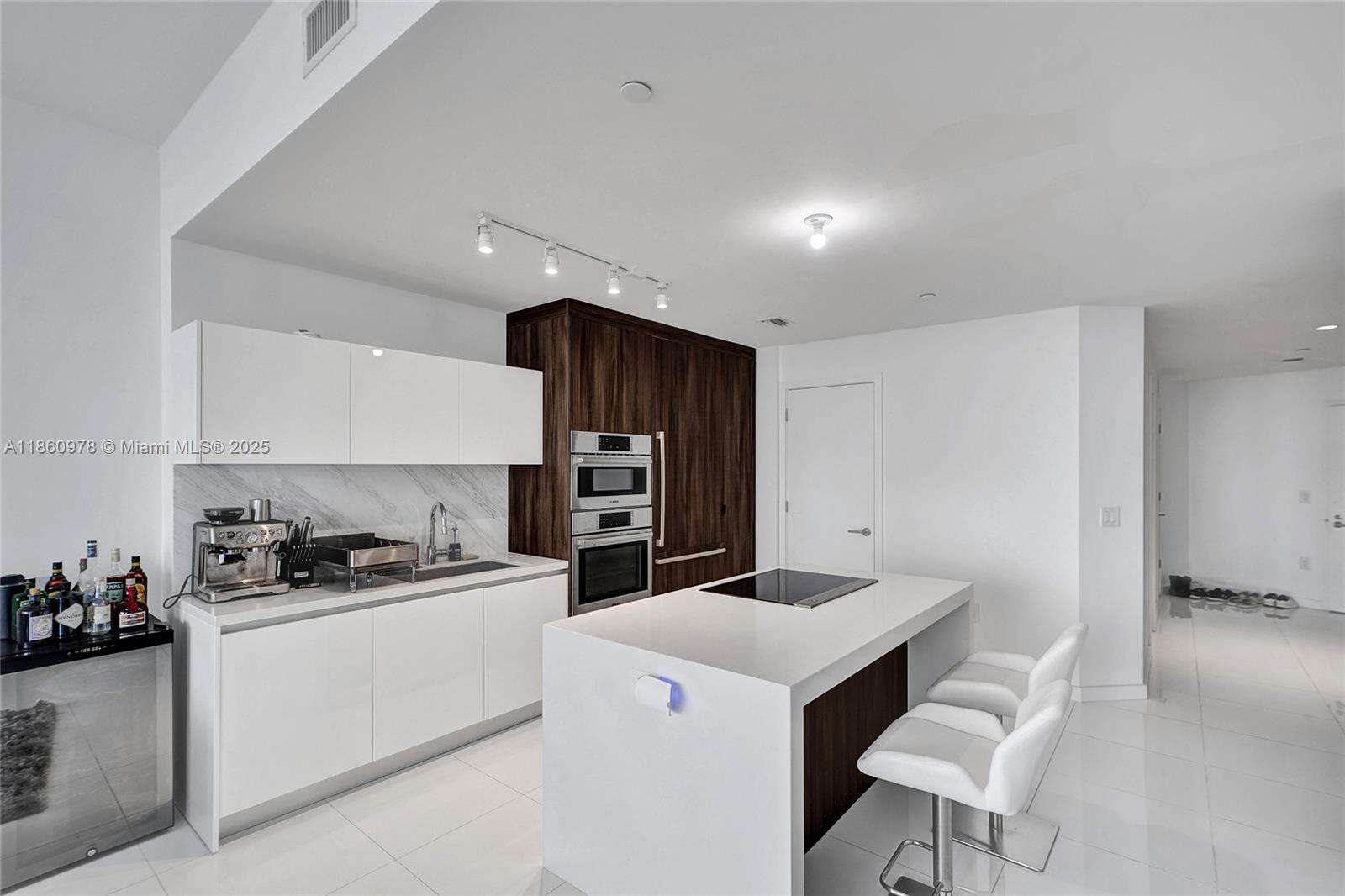 Paramount Miami Worldcenter at 851 1 Ave, Miami, FL 33132 - For Sale photo 12