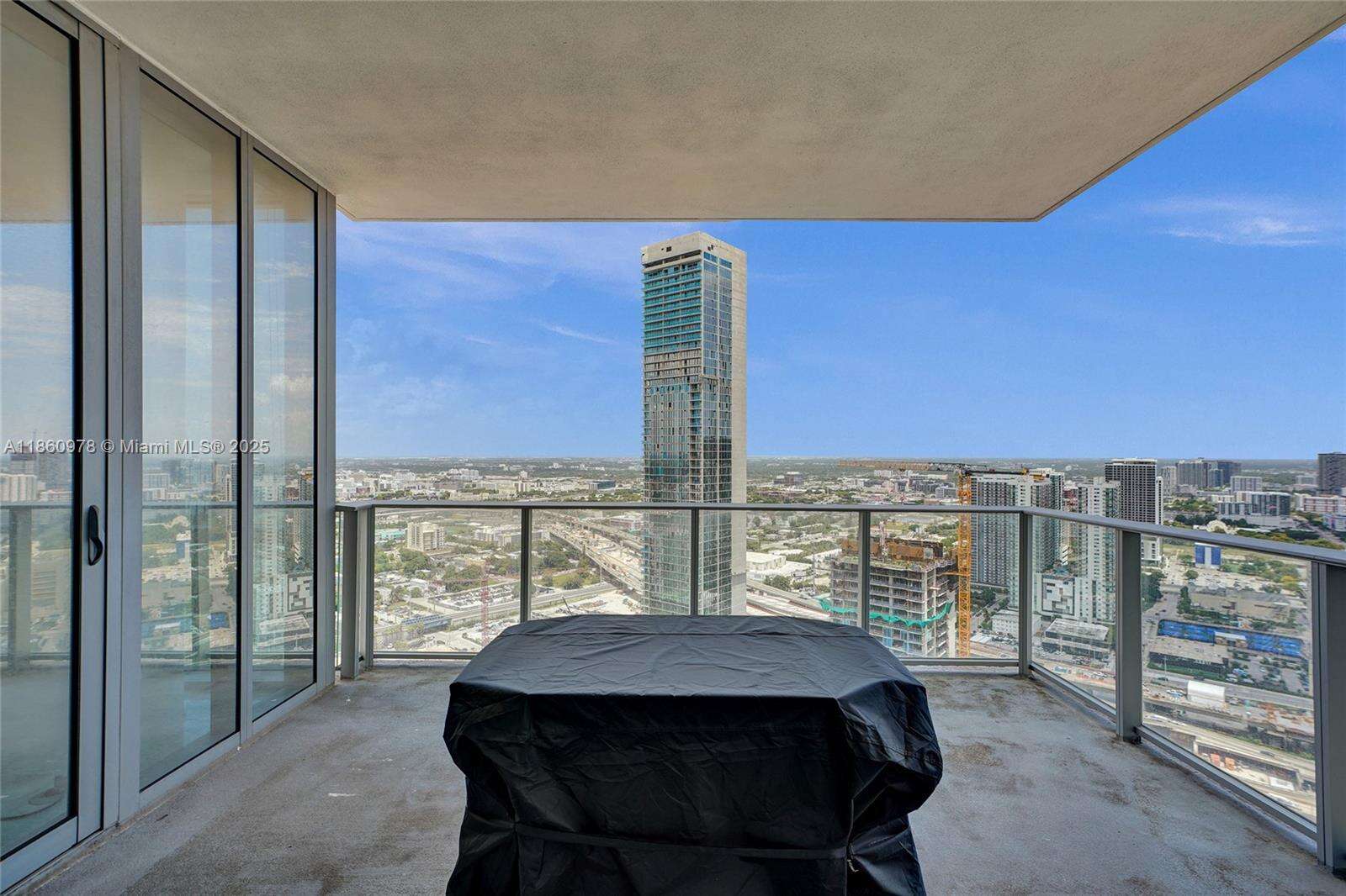 Paramount Miami Worldcenter at 851 1 Ave, Miami, FL 33132 - For Sale photo 13