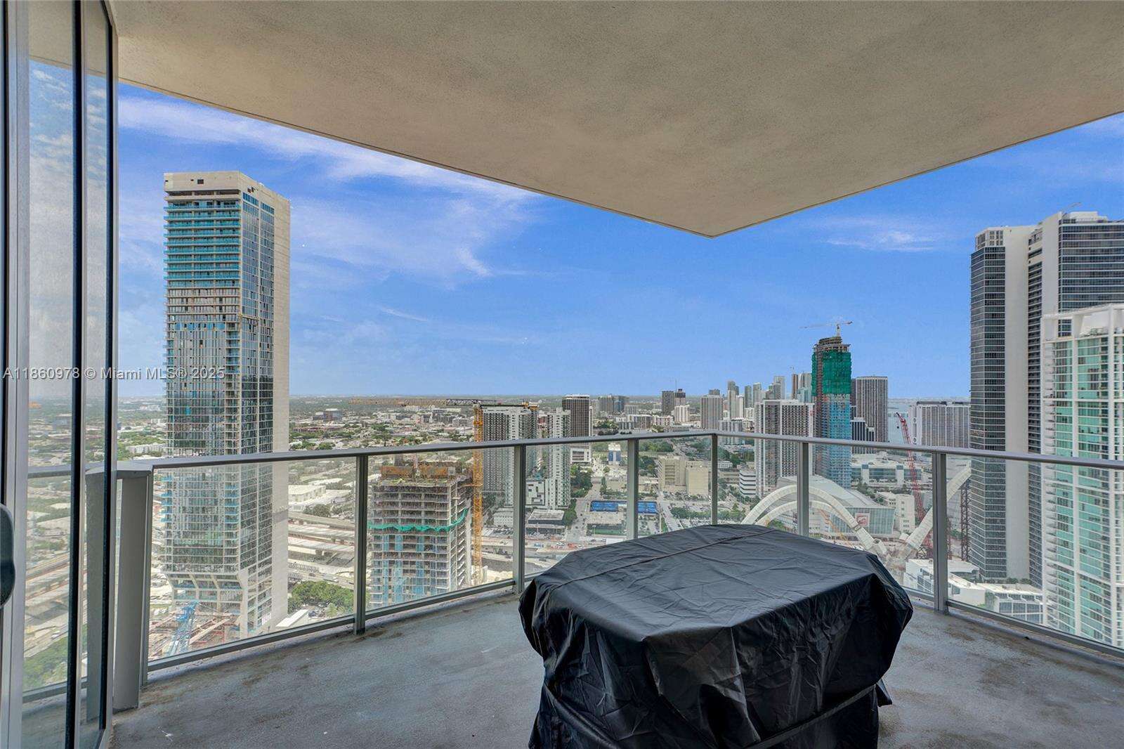 Paramount Miami Worldcenter at 851 1 Ave, Miami, FL 33132 - For Sale photo 14
