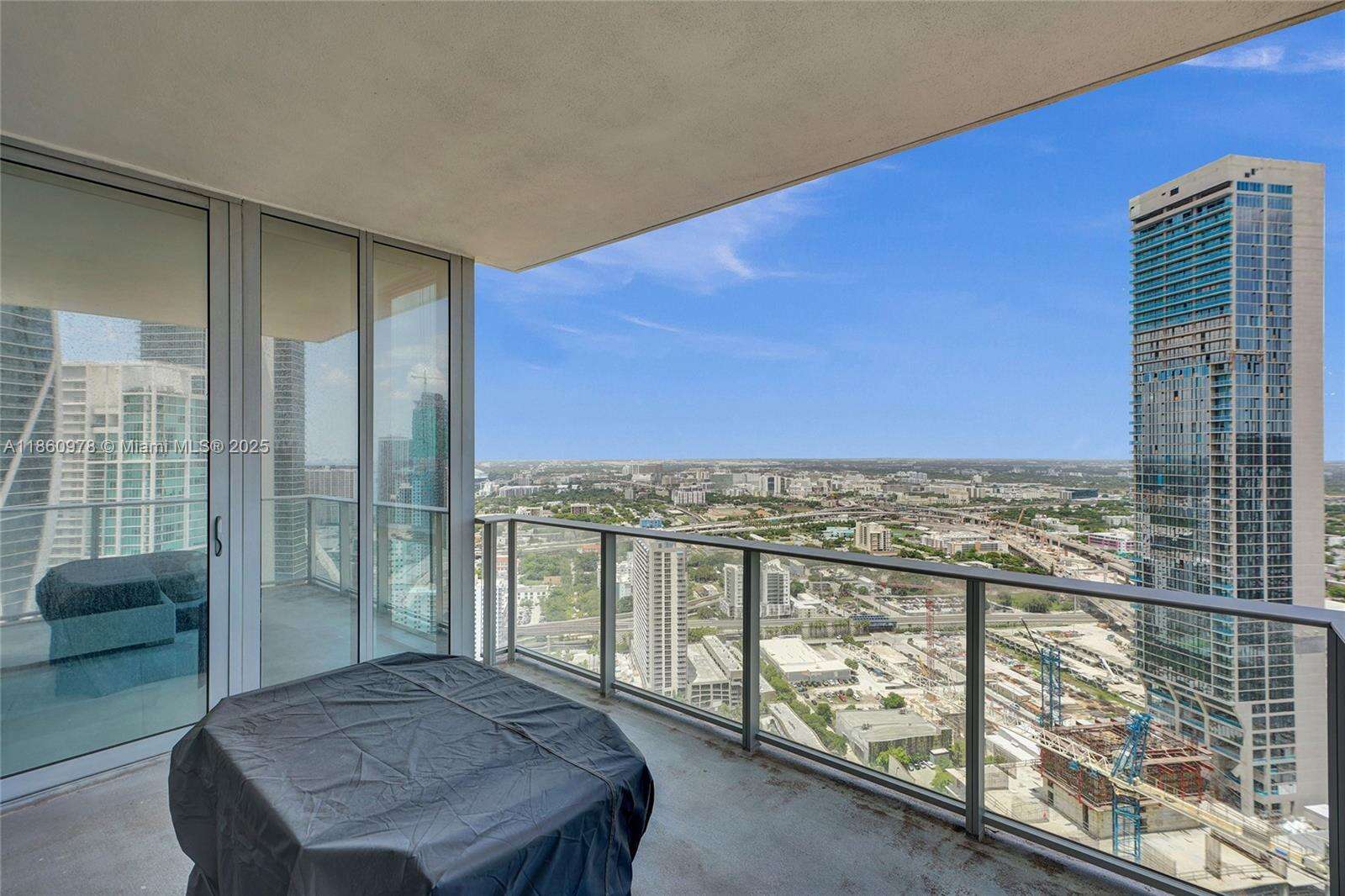Paramount Miami Worldcenter at 851 1 Ave, Miami, FL 33132 - For Sale photo 16