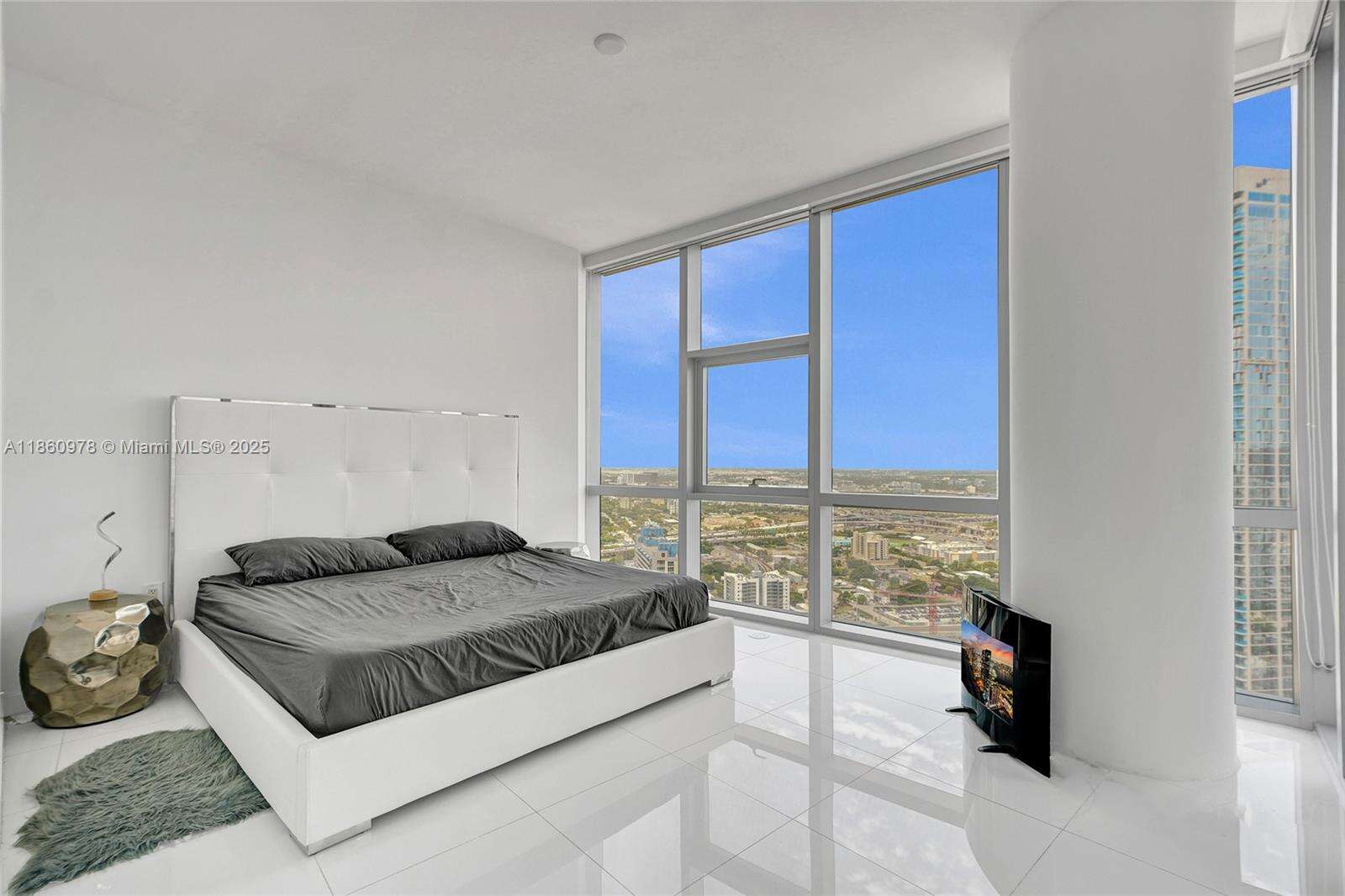 Paramount Miami Worldcenter at 851 1 Ave, Miami, FL 33132 - For Sale photo 23