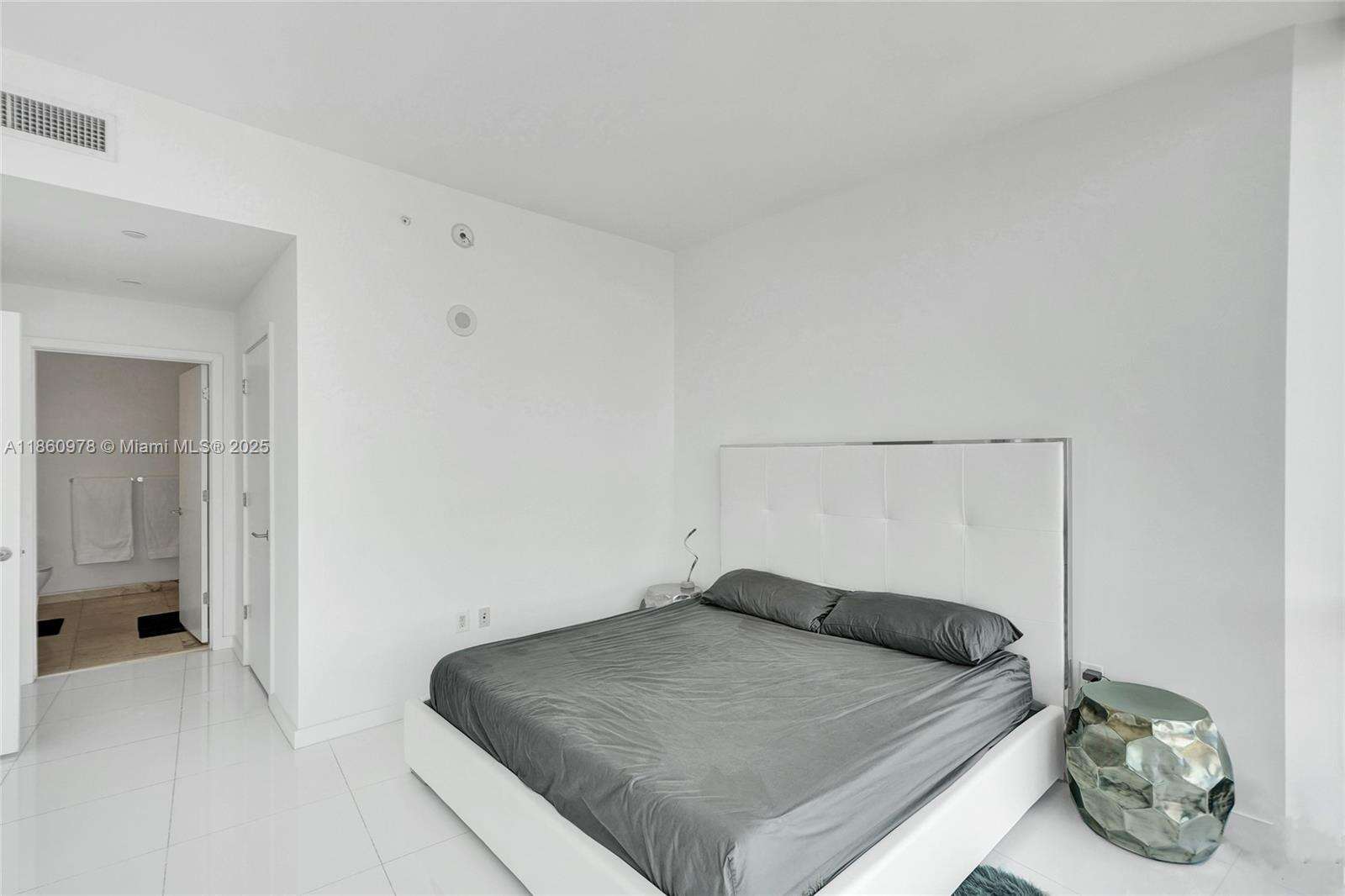 Paramount Miami Worldcenter at 851 1 Ave, Miami, FL 33132 - For Sale photo 24