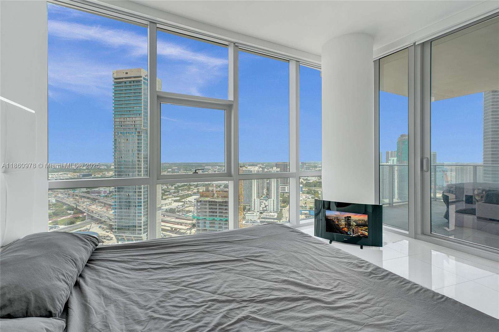 Paramount Miami Worldcenter at 851 1 Ave, Miami, FL 33132 - For Sale photo 25