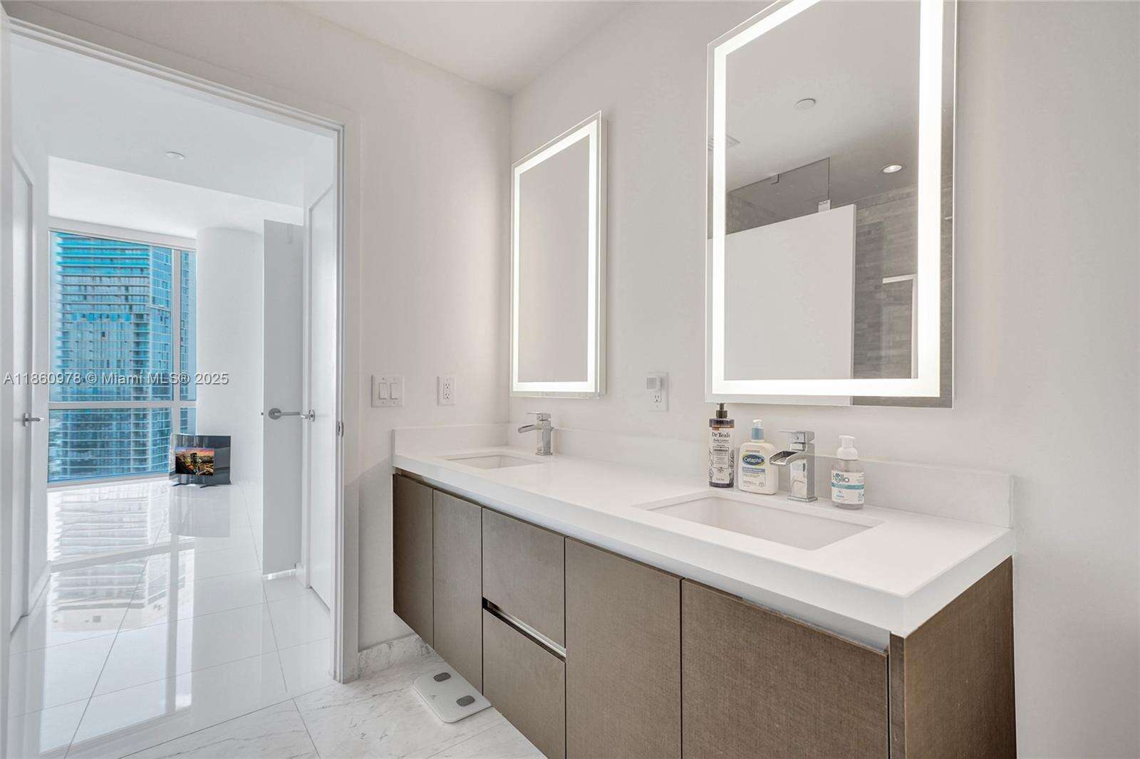 Paramount Miami Worldcenter at 851 1 Ave, Miami, FL 33132 - For Sale photo 27