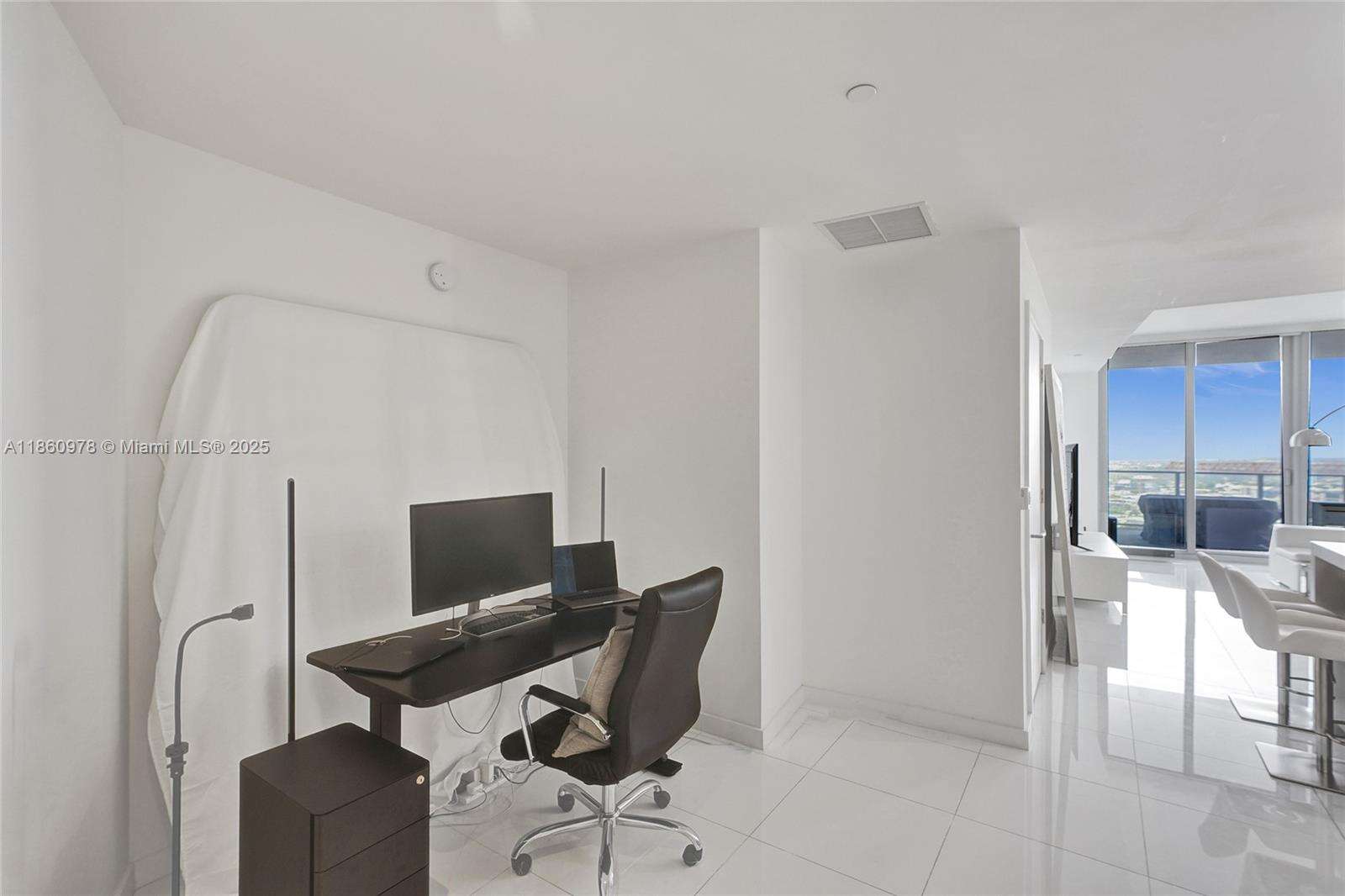 Paramount Miami Worldcenter at 851 1 Ave, Miami, FL 33132 - For Sale photo 4