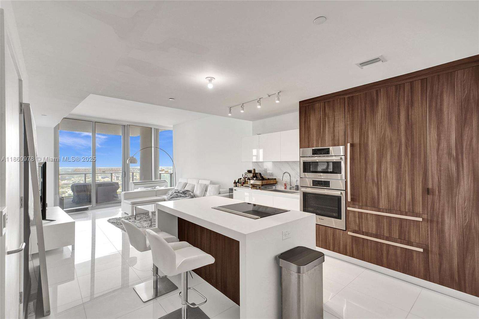 Paramount Miami Worldcenter at 851 1 Ave, Miami, FL 33132 - For Sale photo 5