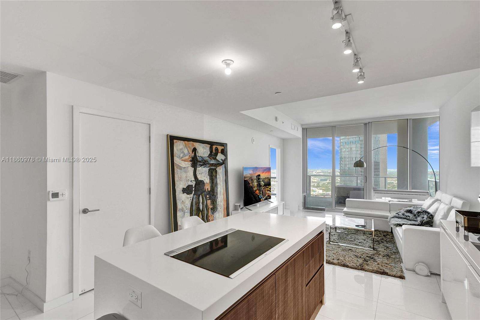 Paramount Miami Worldcenter at 851 1 Ave, Miami, FL 33132 - For Sale photo 6