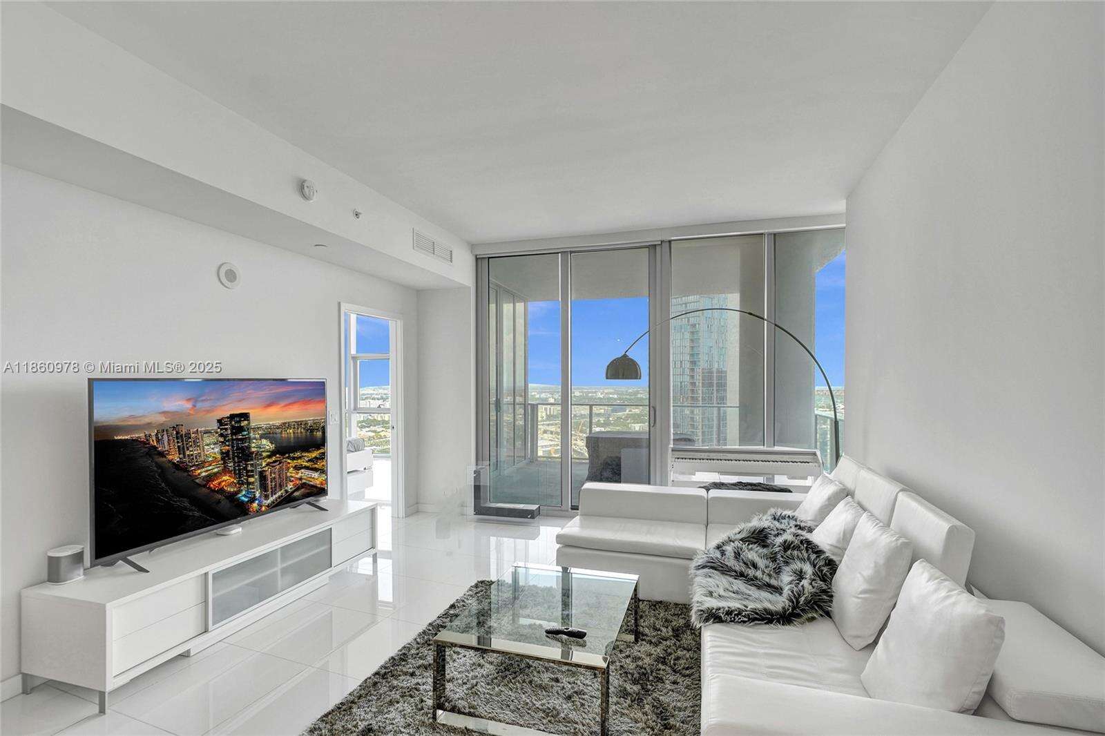 Paramount Miami Worldcenter at 851 1 Ave, Miami, FL 33132 - For Sale photo 7