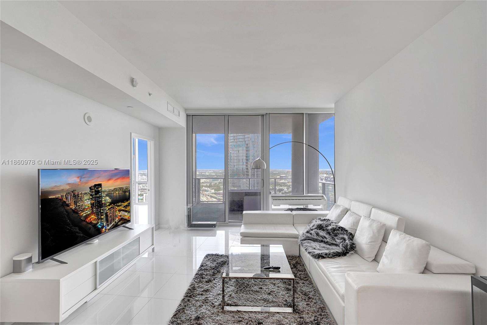 Paramount Miami Worldcenter at 851 1 Ave, Miami, FL 33132 - For Sale photo 8