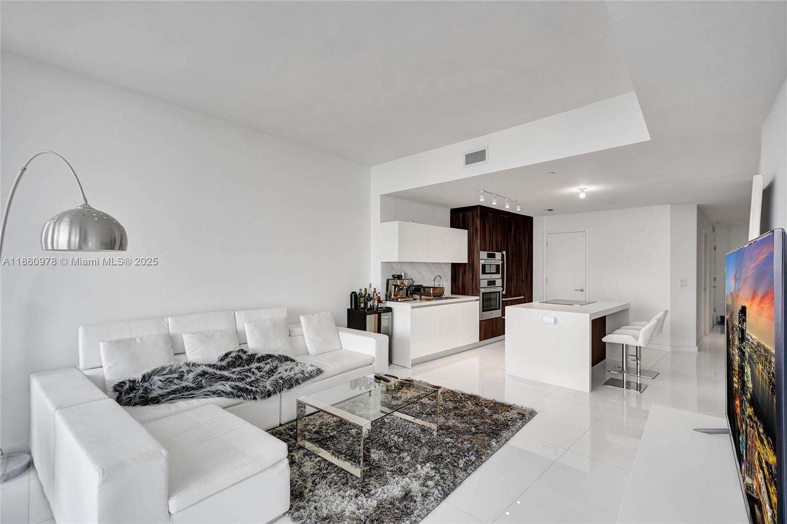 Paramount Miami Worldcenter at 851 1 Ave, Miami, FL 33132 - For Sale photo 9
