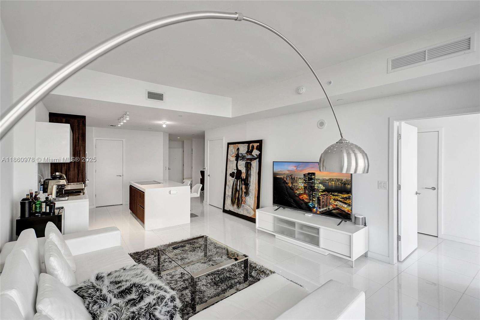 Paramount Miami Worldcenter at 851 1 Ave, Miami, FL 33132 - For Sale photo 10