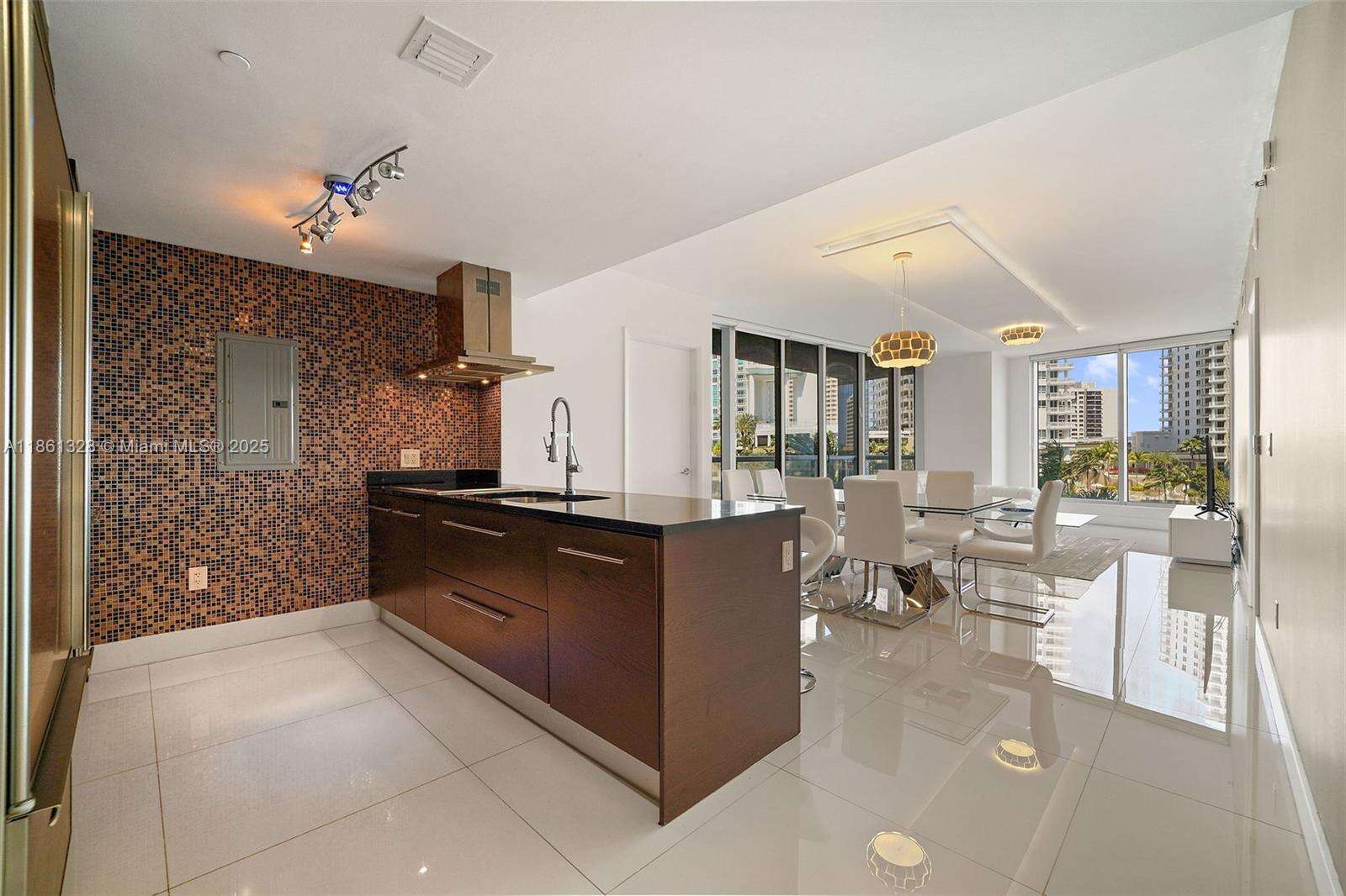 Icon Brickell 2 at 495 Brickell Ave, Miami, FL 33131 - For Sale photo 1