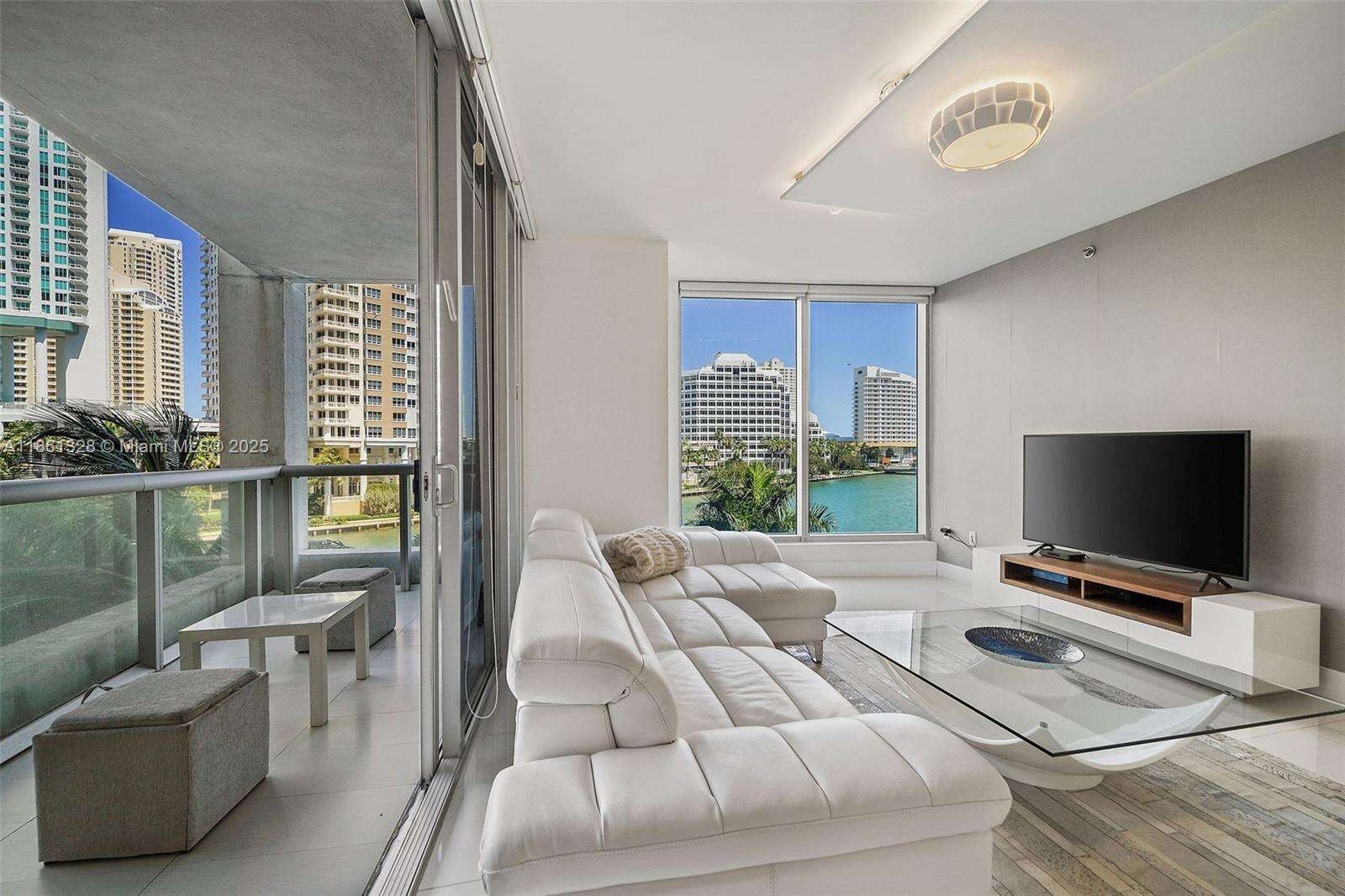 Icon Brickell 2 at 495 Brickell Ave, Miami, FL 33131 - For Sale photo 3