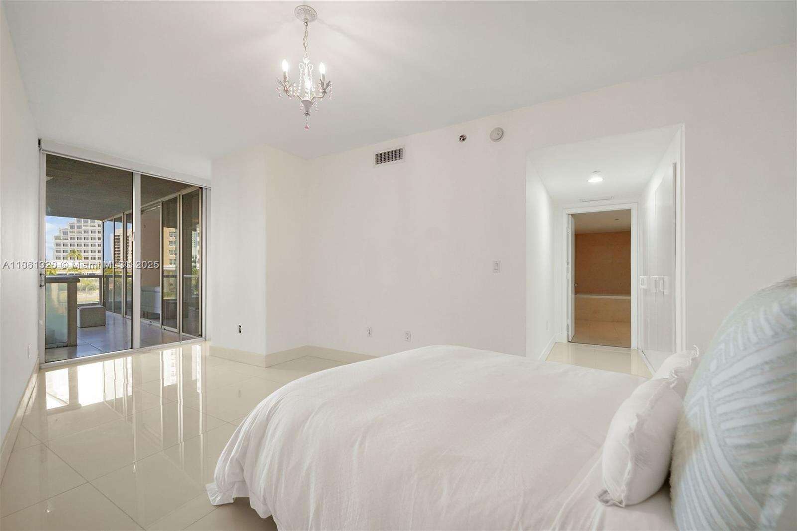 Icon Brickell 2 at 495 Brickell Ave, Miami, FL 33131 - For Sale photo 6